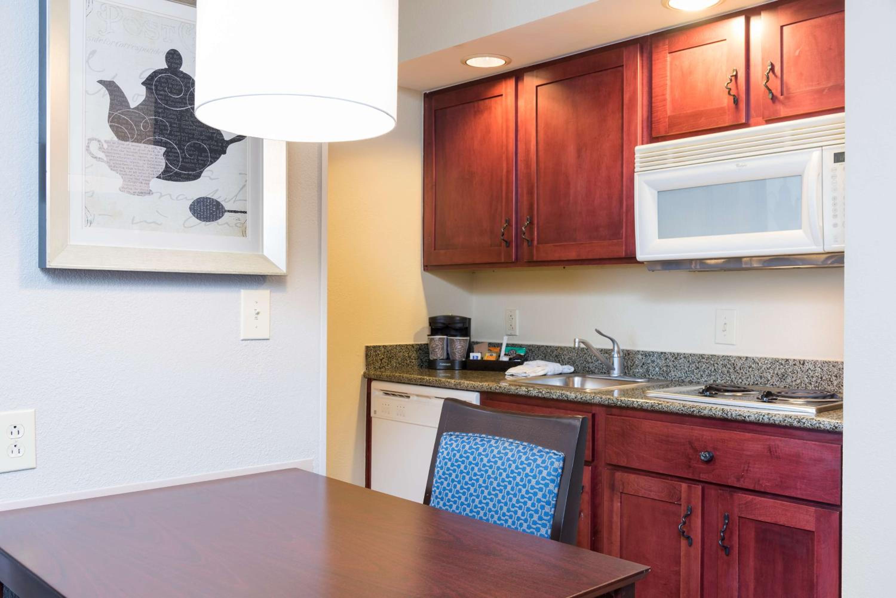 King Studio Suite - Non-Smoking - Photo 8