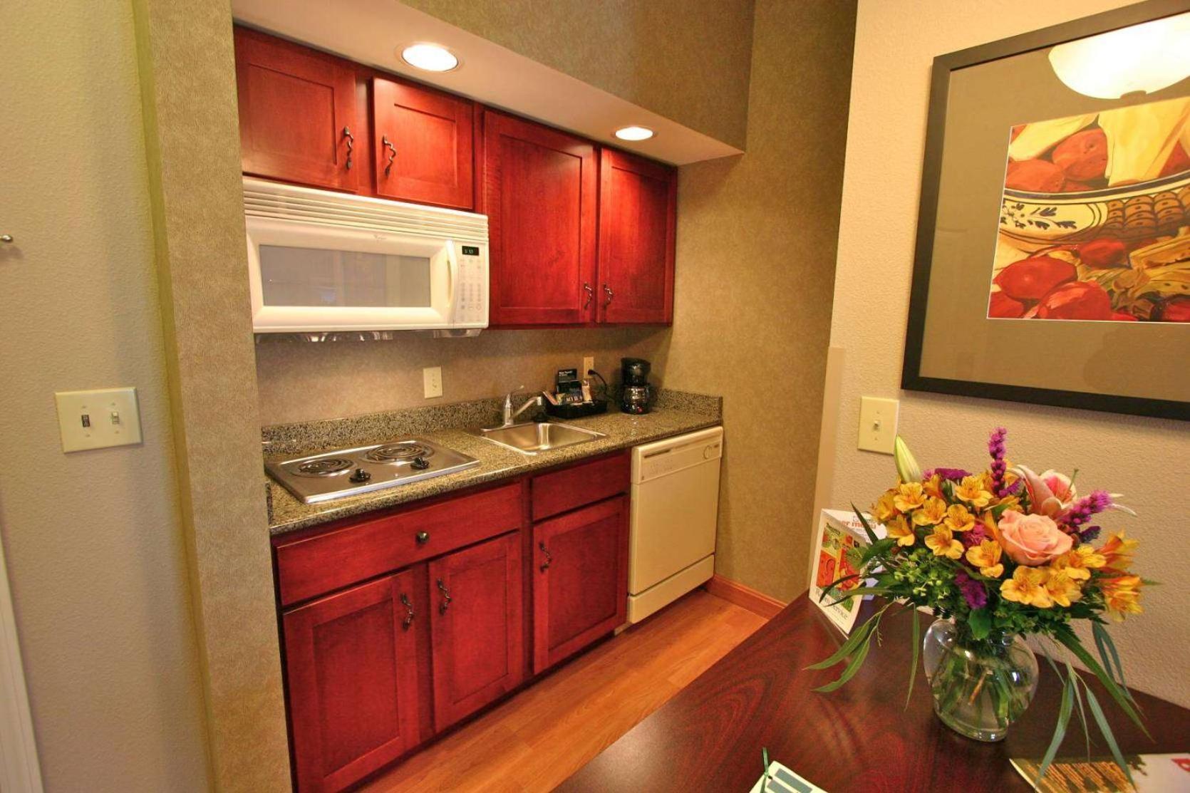 King Studio Suite - Non-Smoking - Photo 10