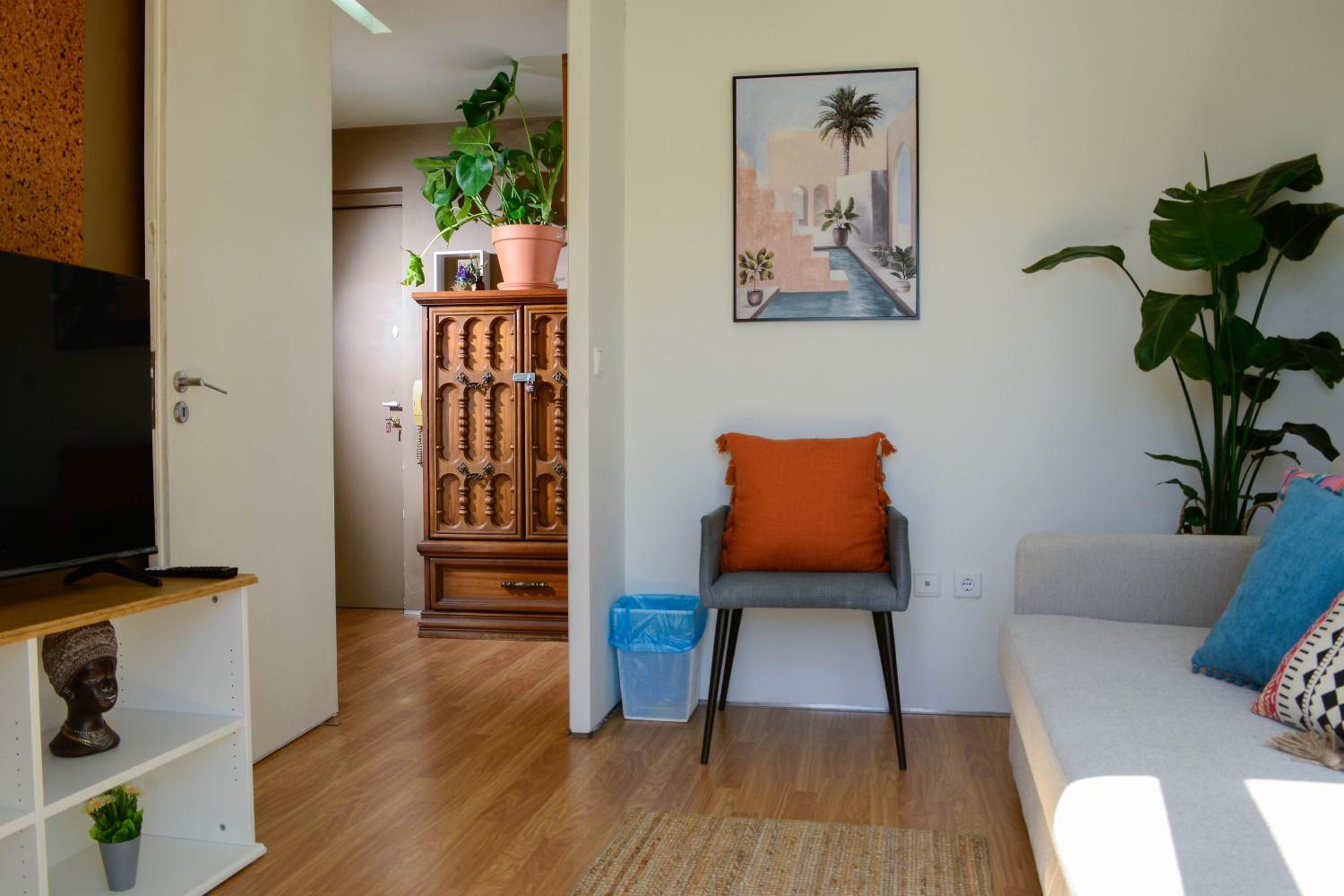Studio Apartment - Photo 9