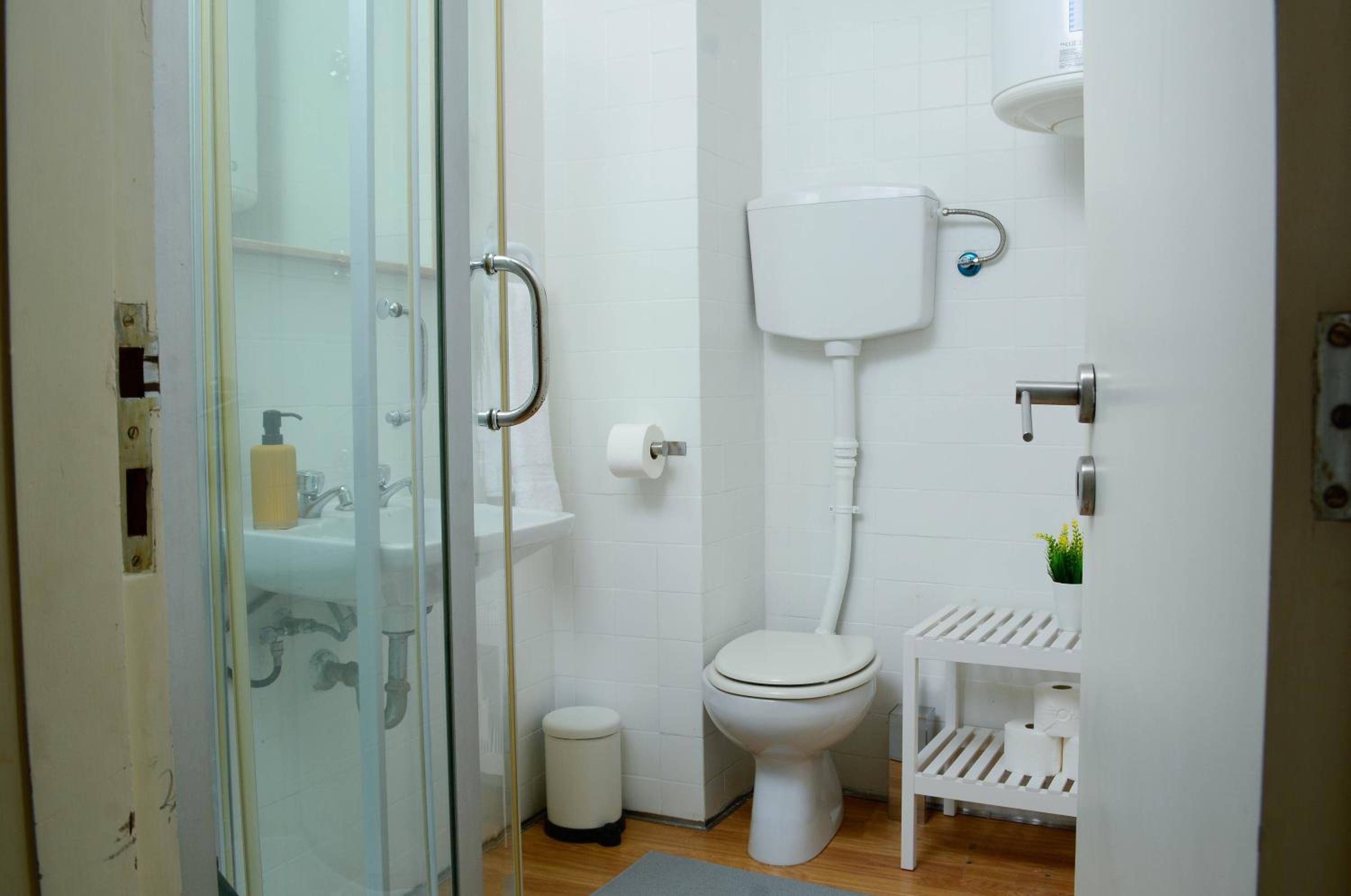 Studio Apartment - Photo 4