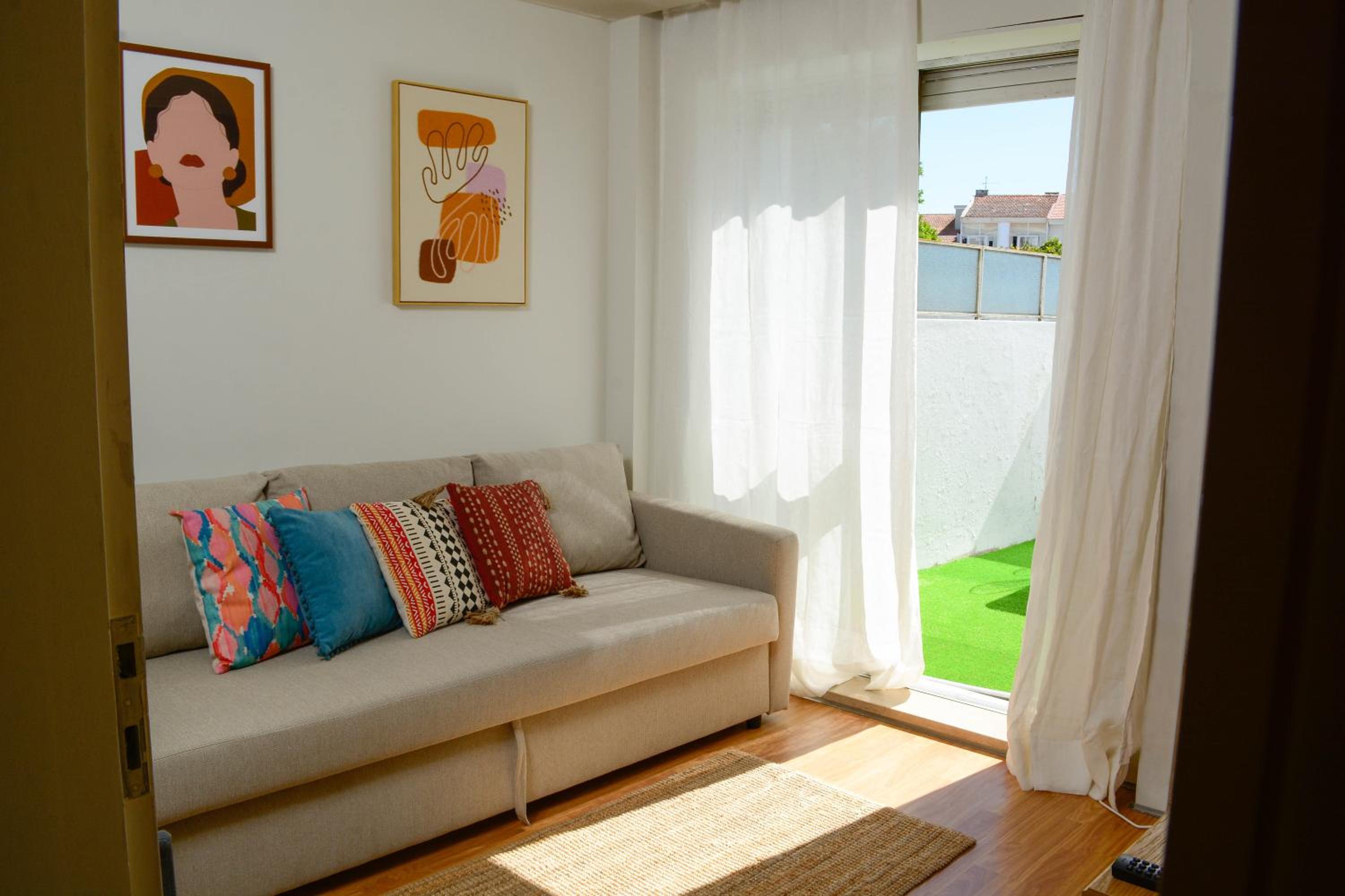 Studio Apartment - Photo 8