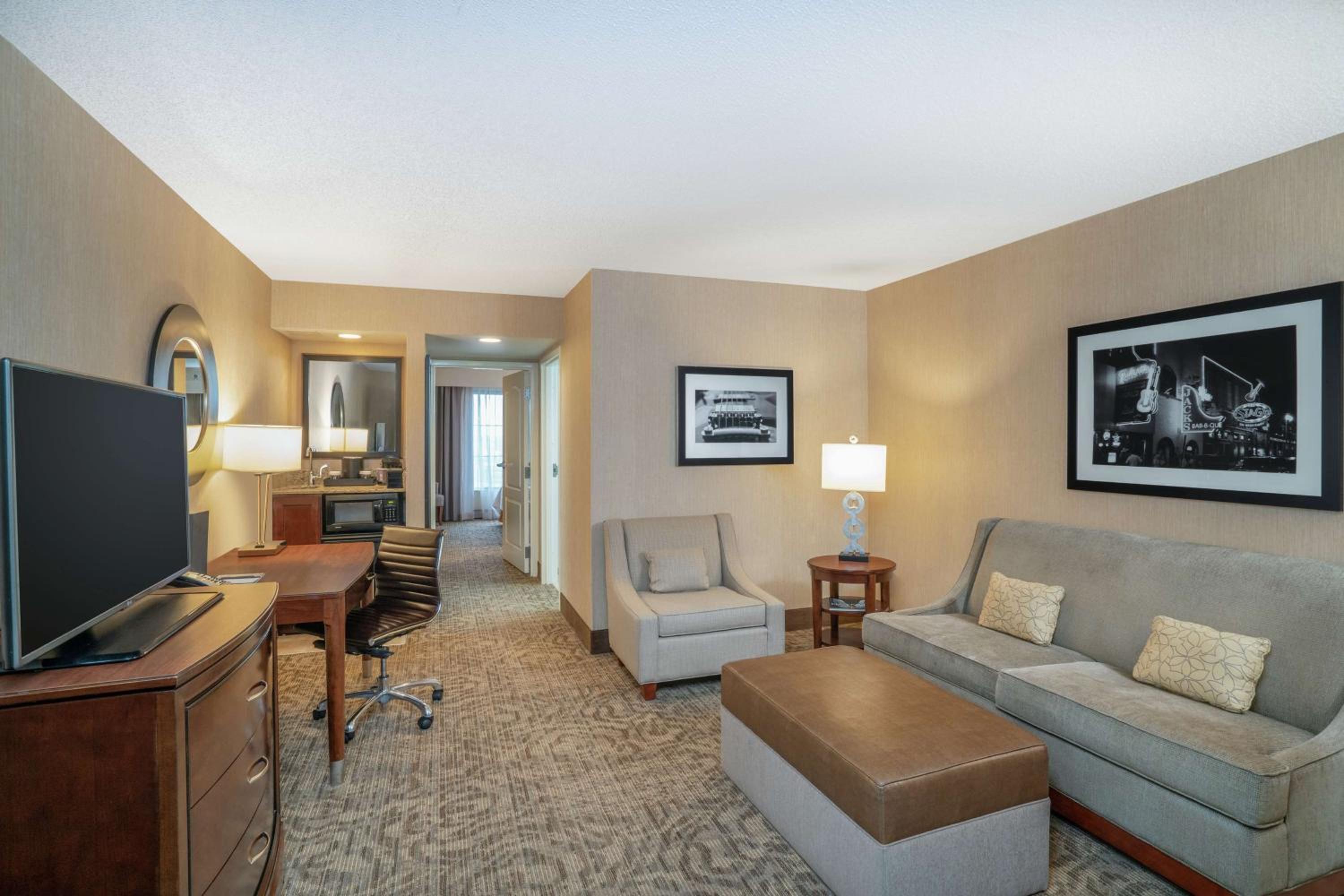 Two-Room King Suite - Non-Smoking - Photo 3