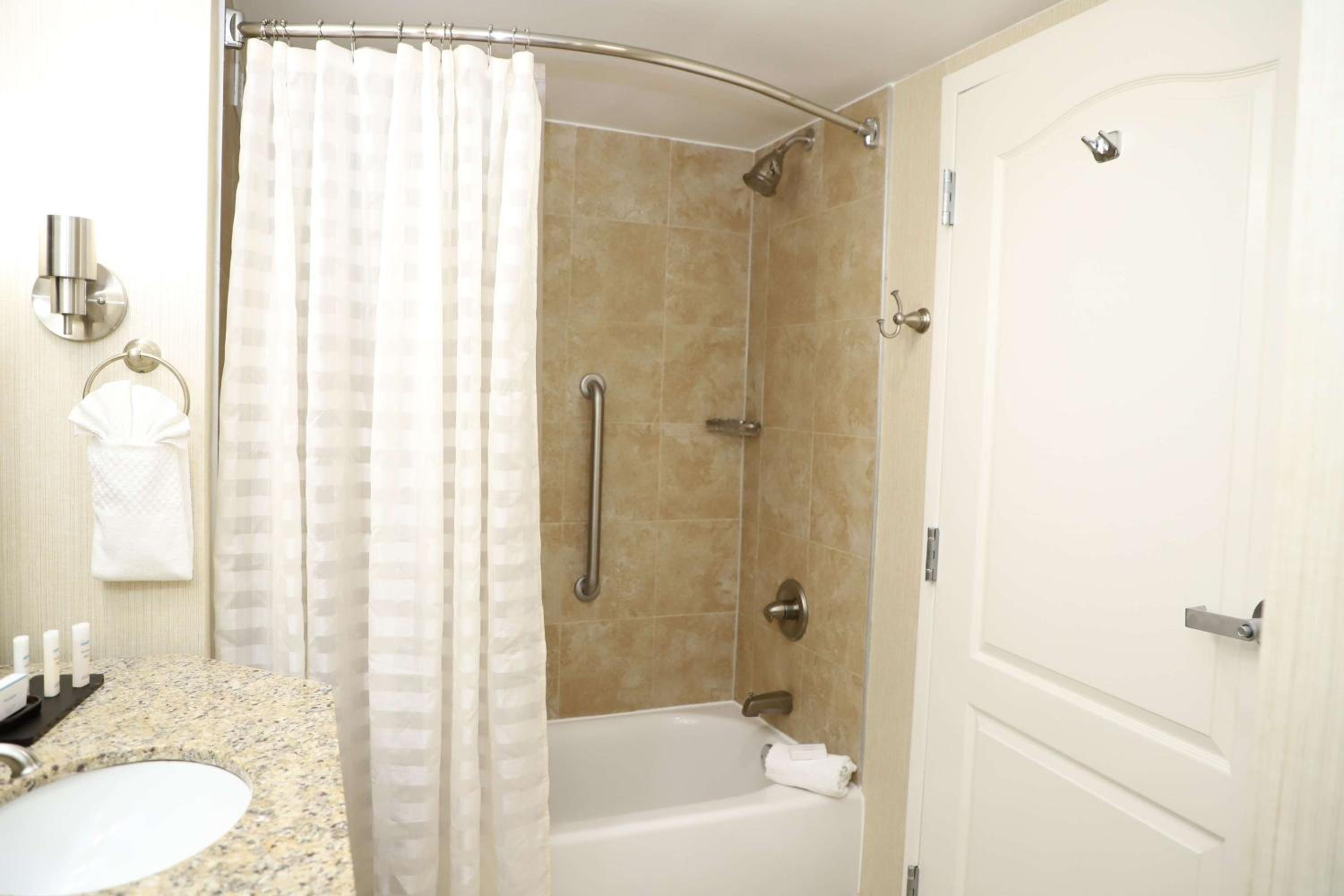 Suite with Two Double Beds - Non-Smoking - Photo 5