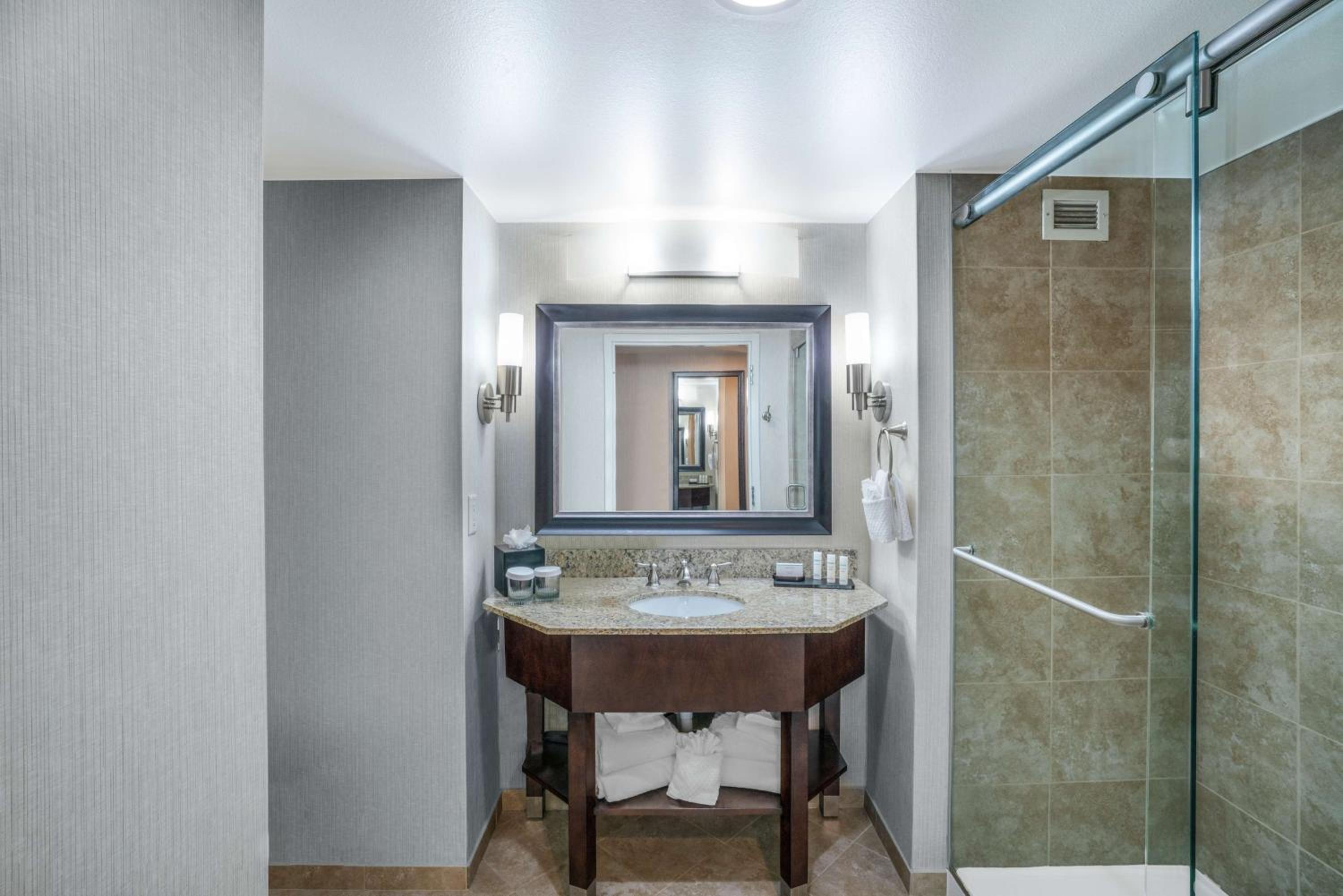 Two-Room King Suite - Non-Smoking - Photo 2
