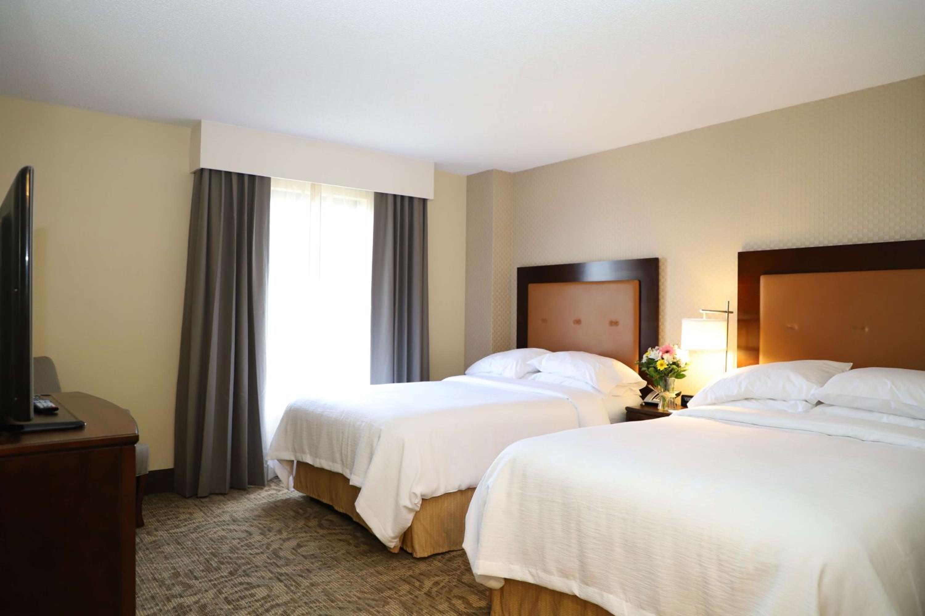 Suite with Two Double Beds - Non-Smoking - Photo 2