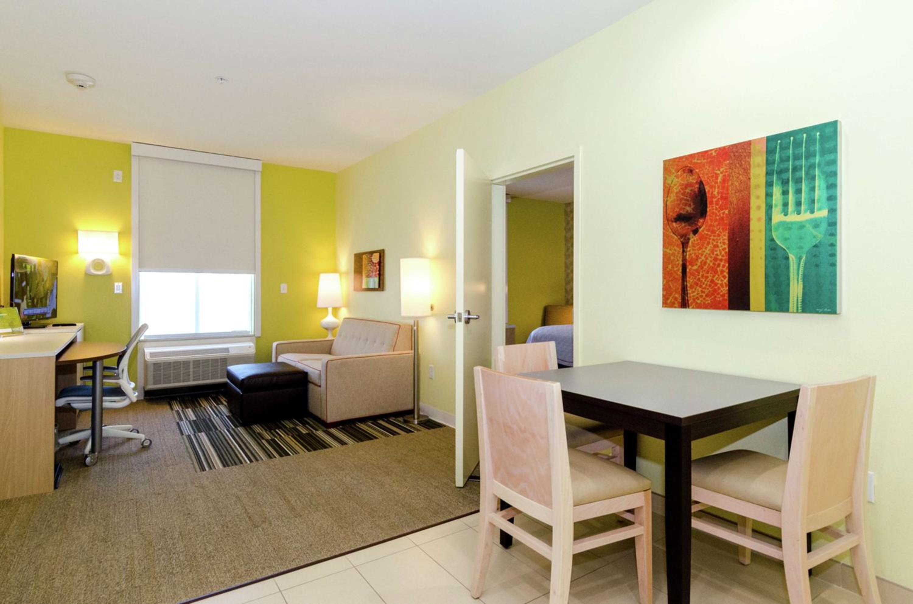 King Suite - Mobility Access/Non-Smoking