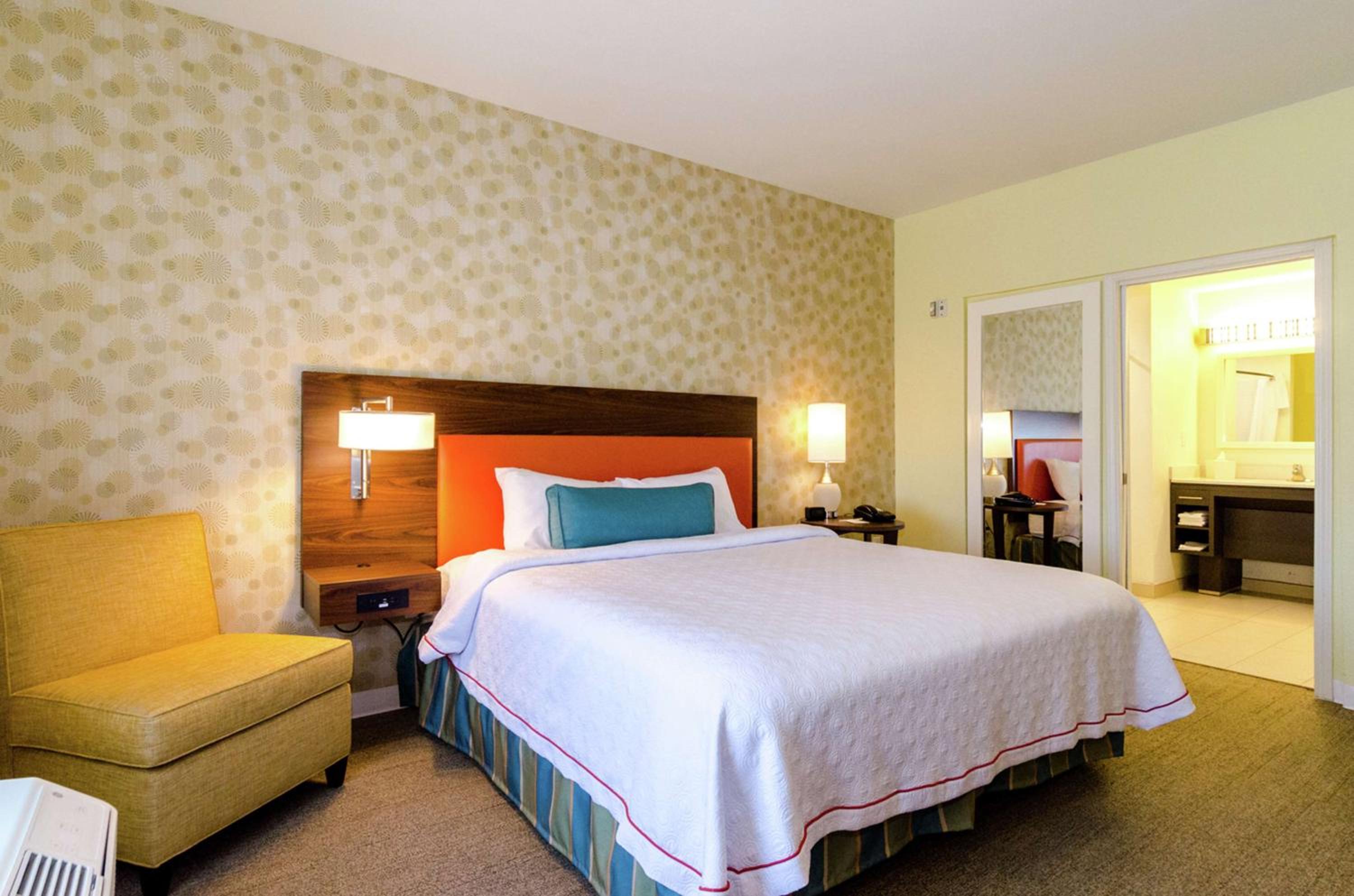 King Suite - Mobility Access/Non-Smoking