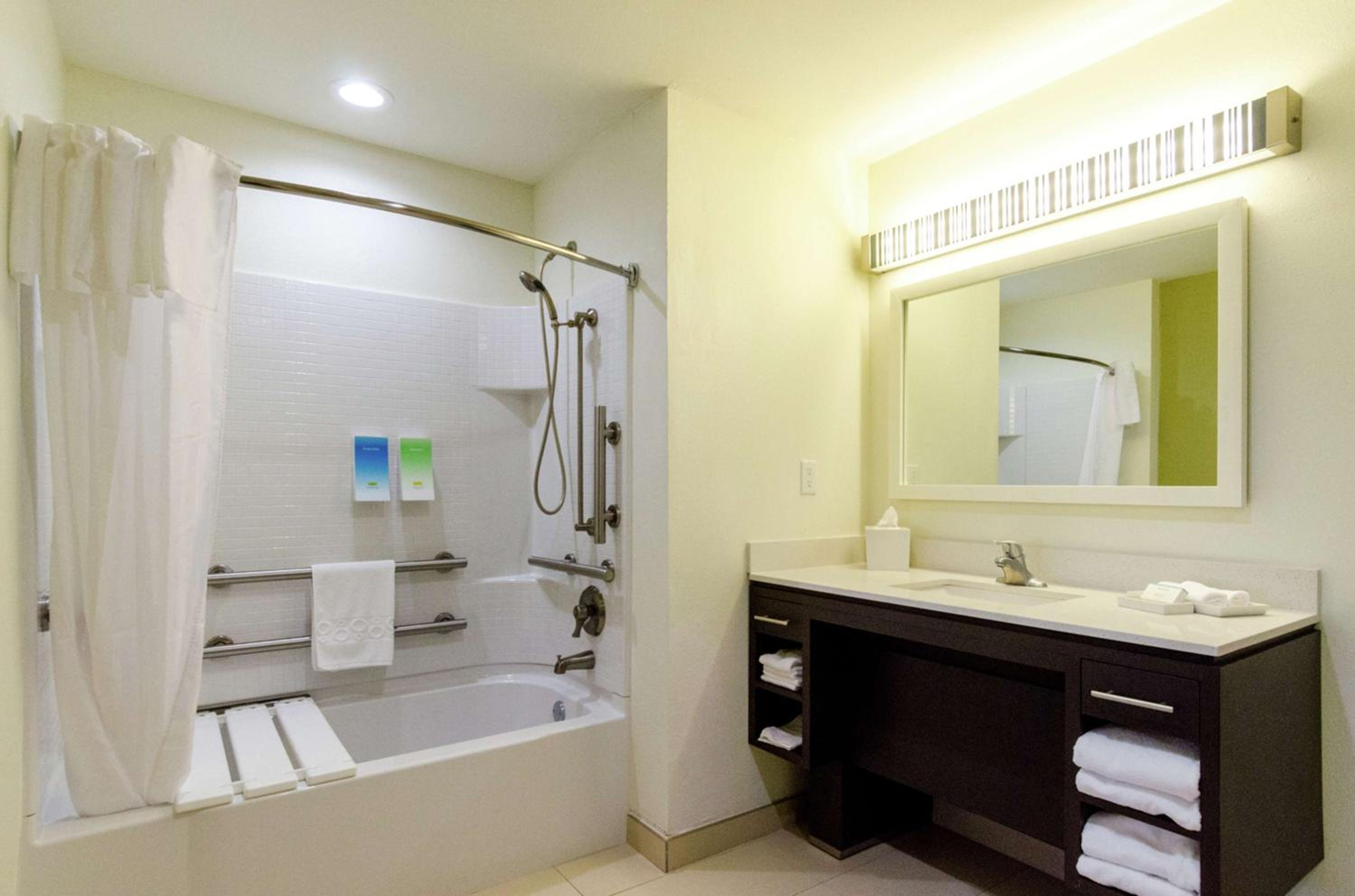 King Suite - Mobility Access/Non-Smoking