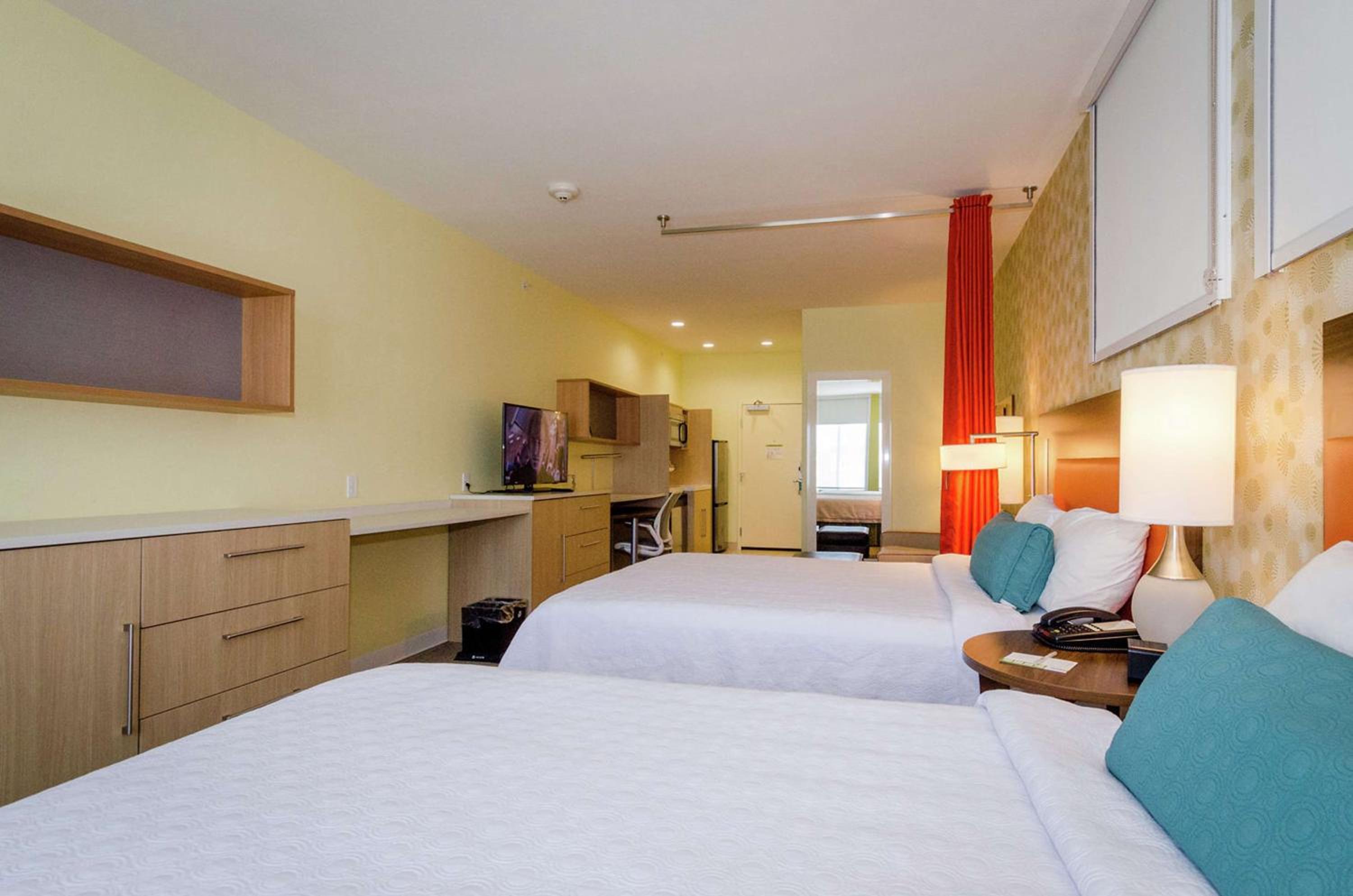 Queen Studio with Two Queen Beds - Non-Smoking