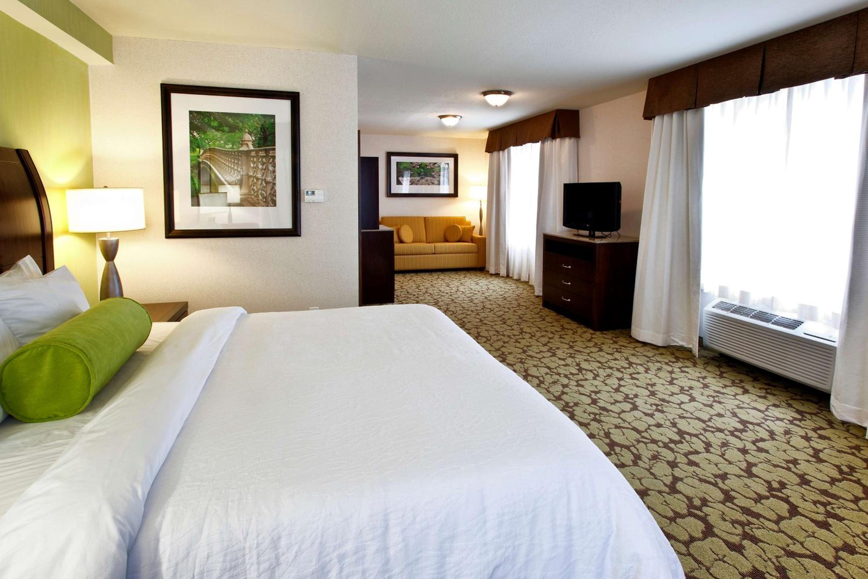 Corner King Suite - Photo 5