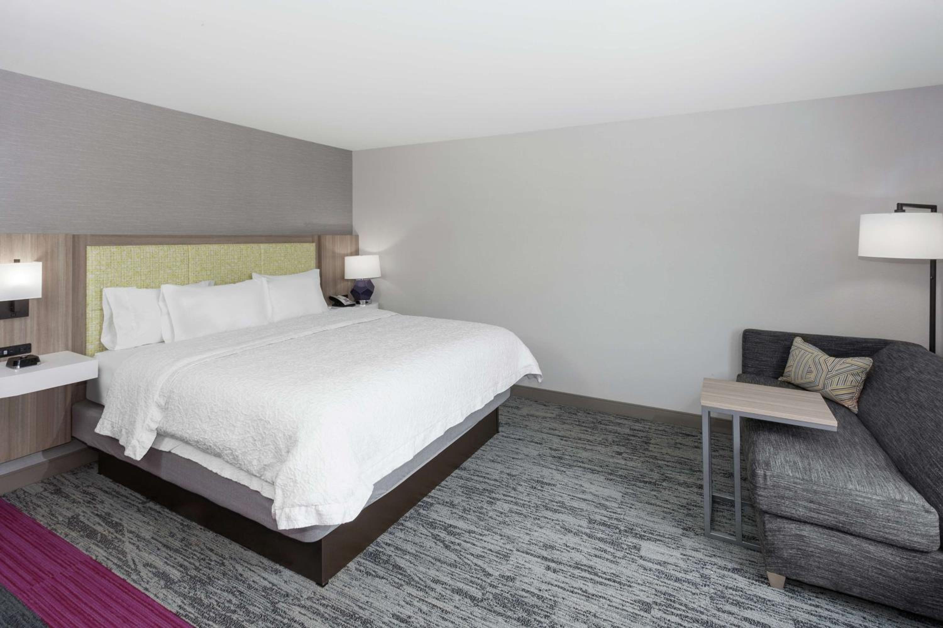 King Room - Non-Smoking photo 2