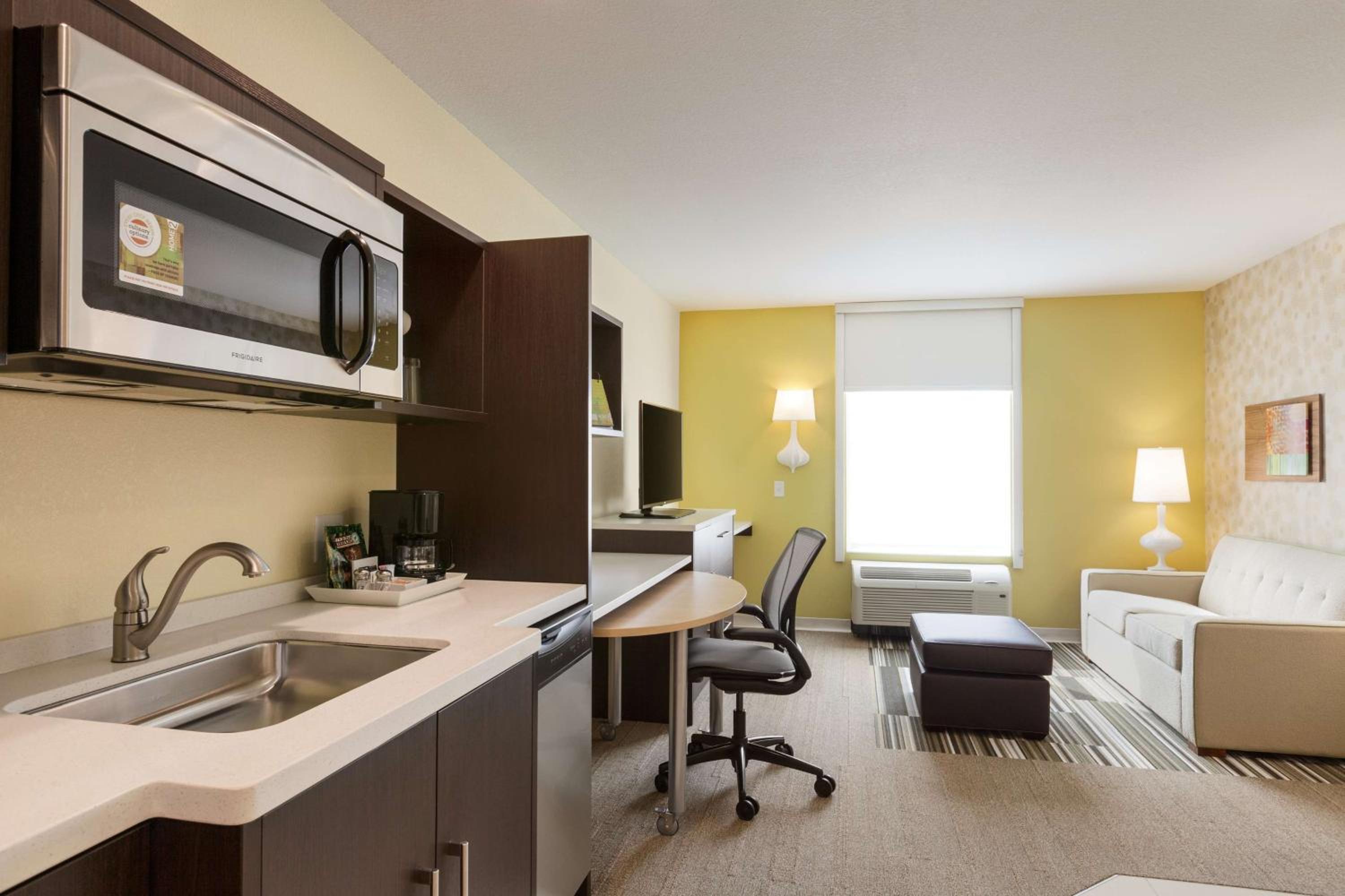 King Studio Suite - Non-Smoking - Photo 2