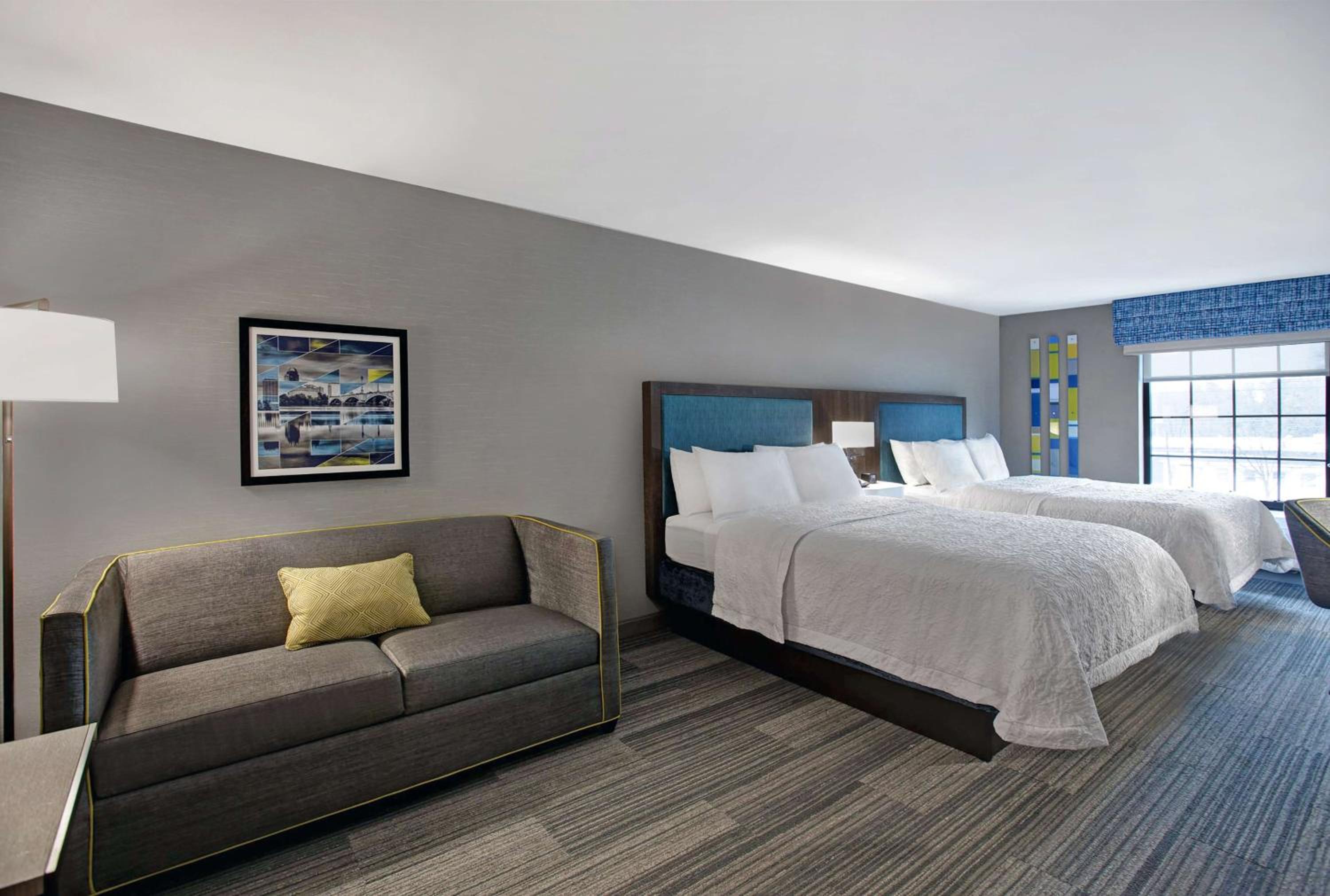 Queen Room with Two Queen Beds and Sofa Bed - Photo 3