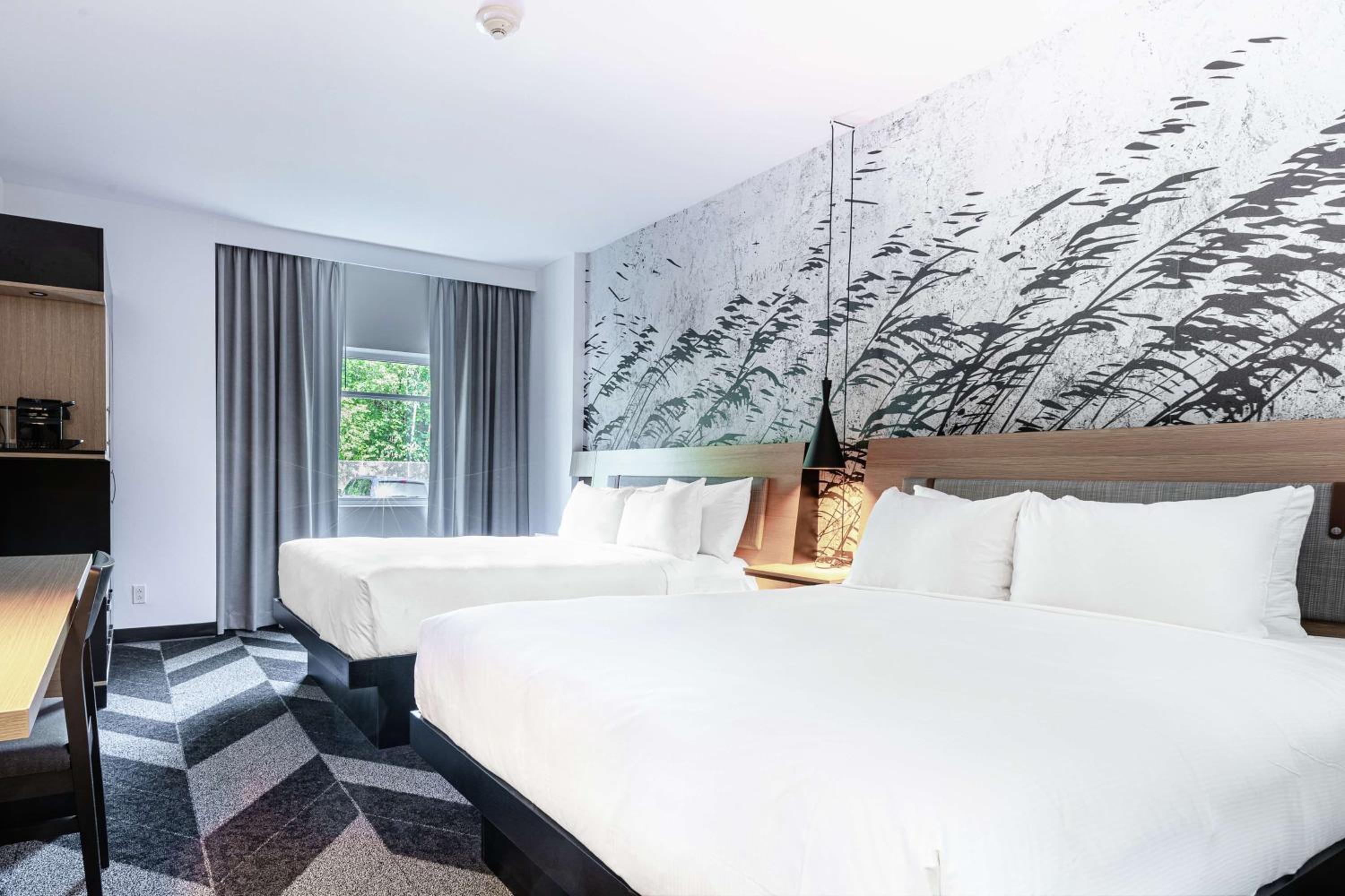 Queen Room with Two Queen Beds - Photo 1