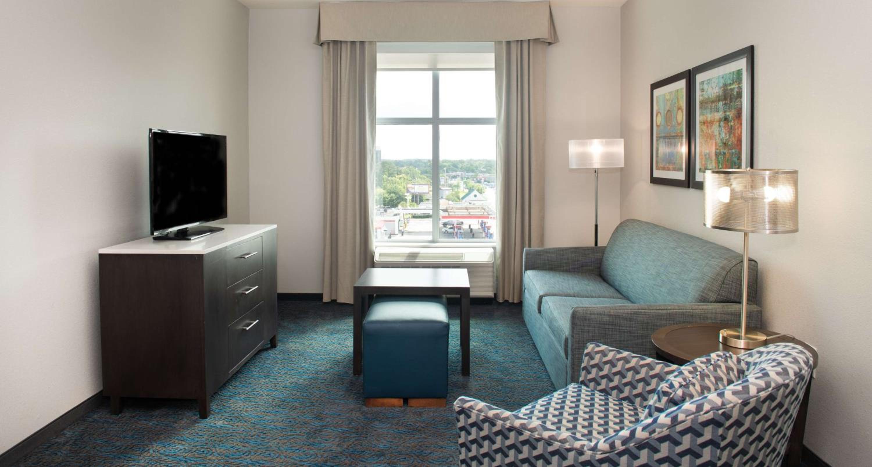 One-Bedroom King Suite - Non-Smoking