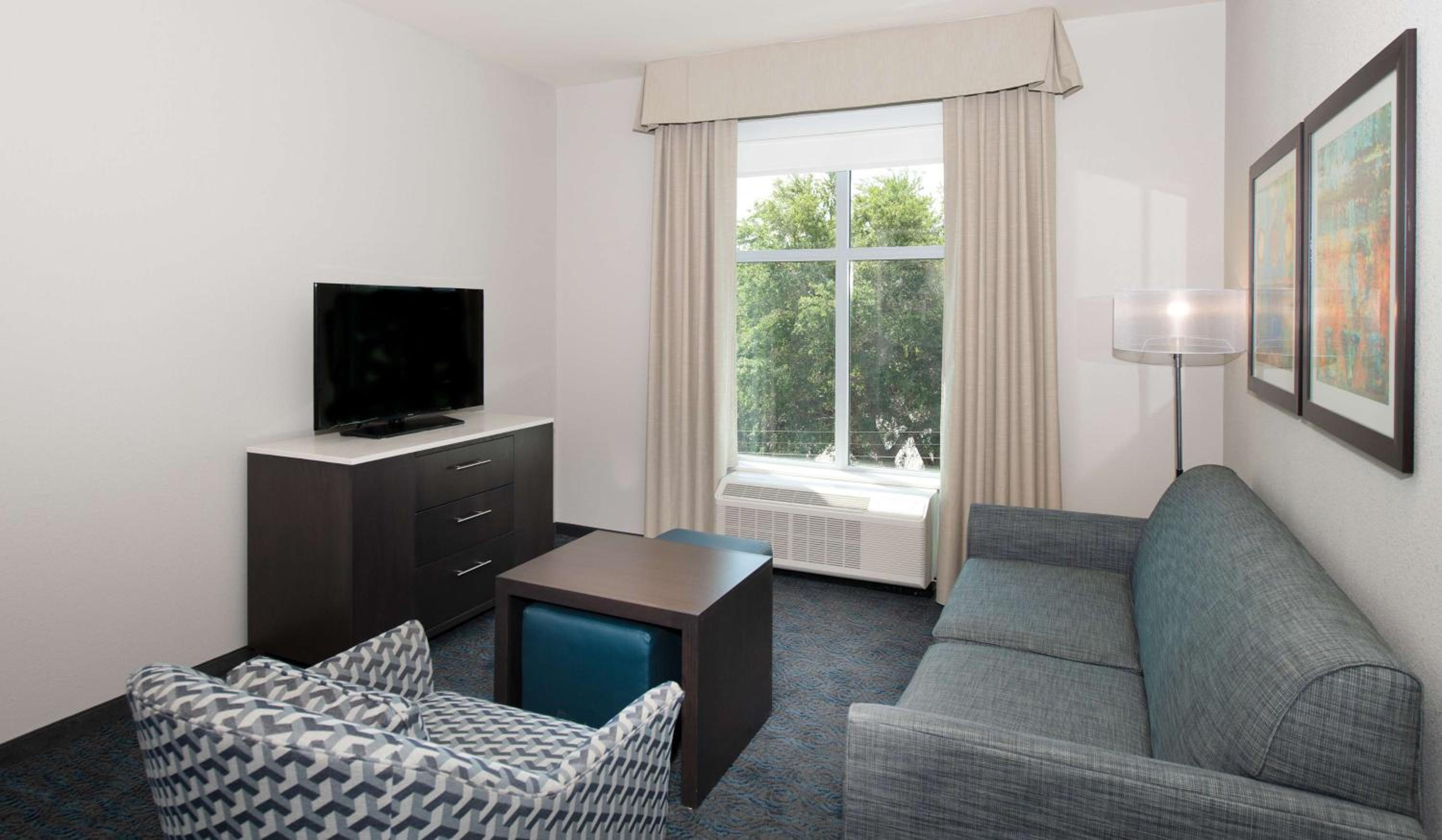 One-Bedroom Queen Suite with Two Queen Beds - Non-Smoking