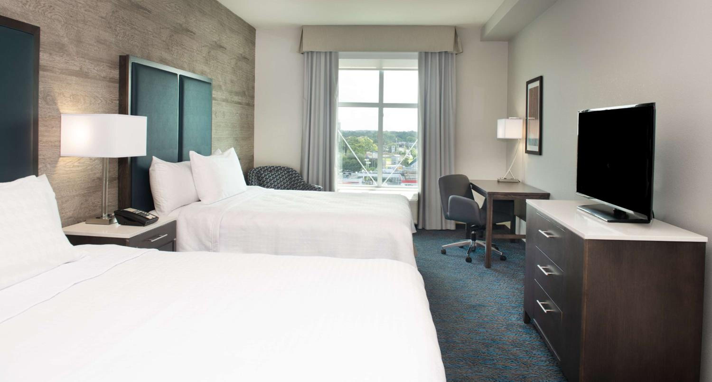 One-Bedroom Queen Suite with Two Queen Beds - Non-Smoking photo 3