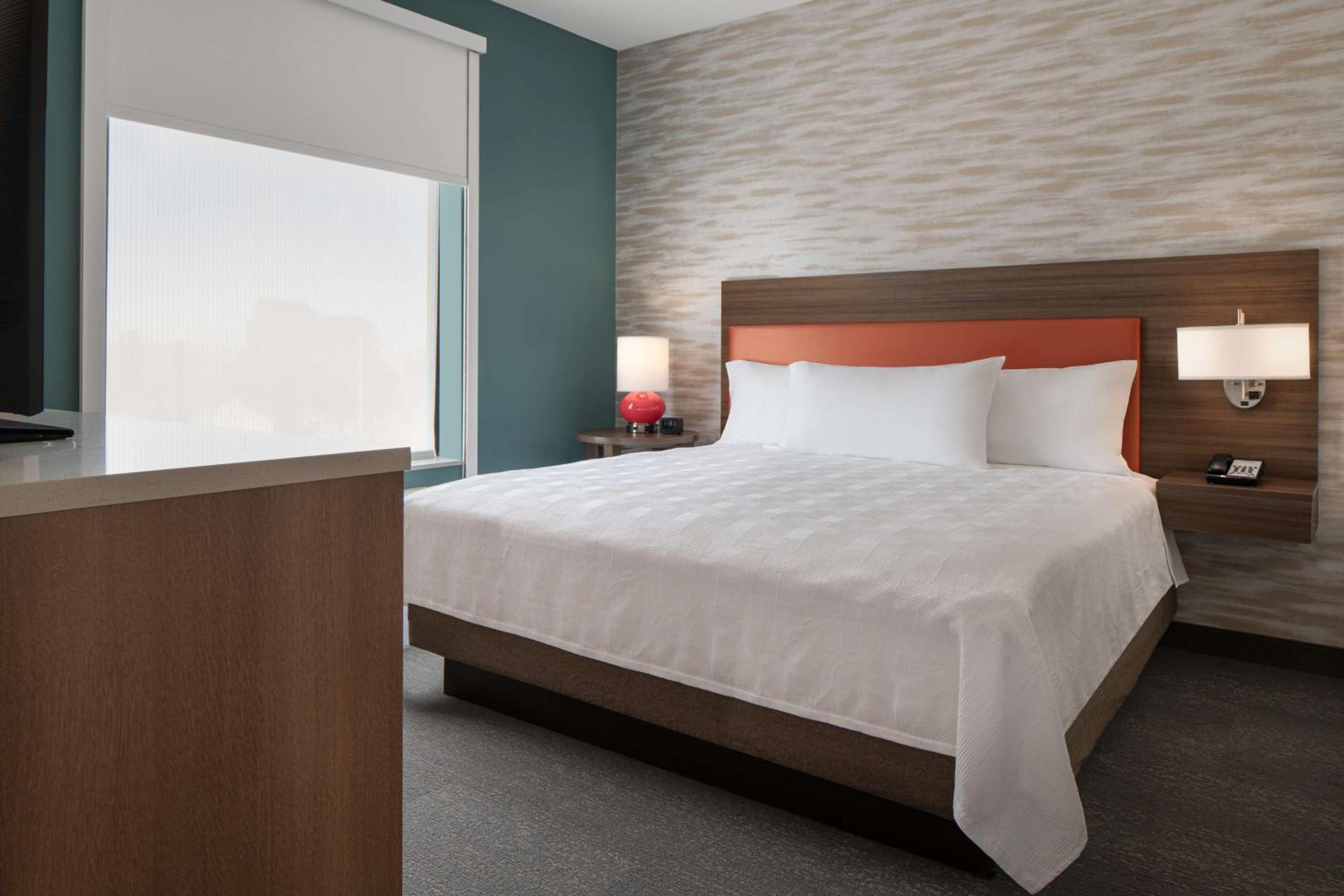 One-Bedroom King Suite - Mobility and Hearing Access/Non-Smoking - Photo 1
