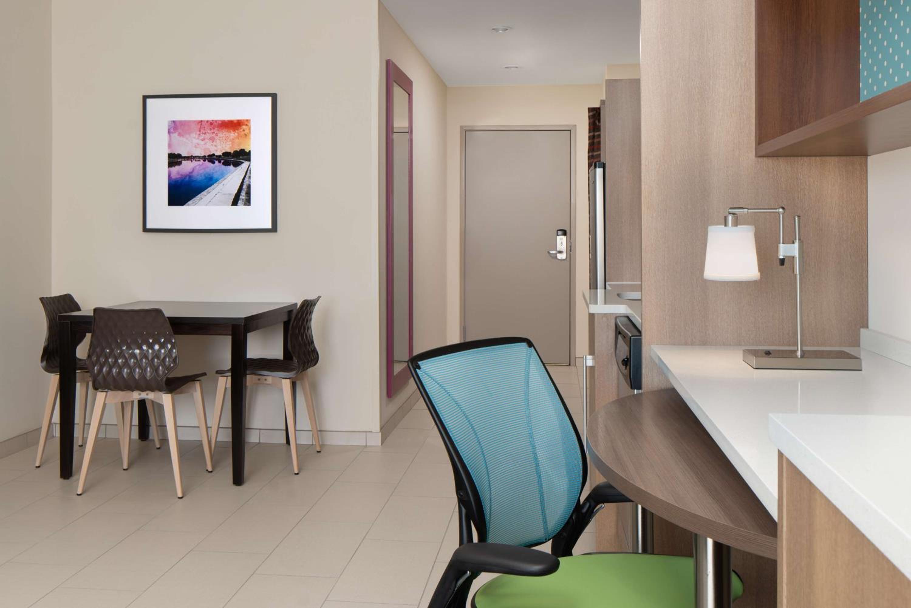 One-Bedroom King Suite - Mobility and Hearing Access/Non-Smoking - Photo 2