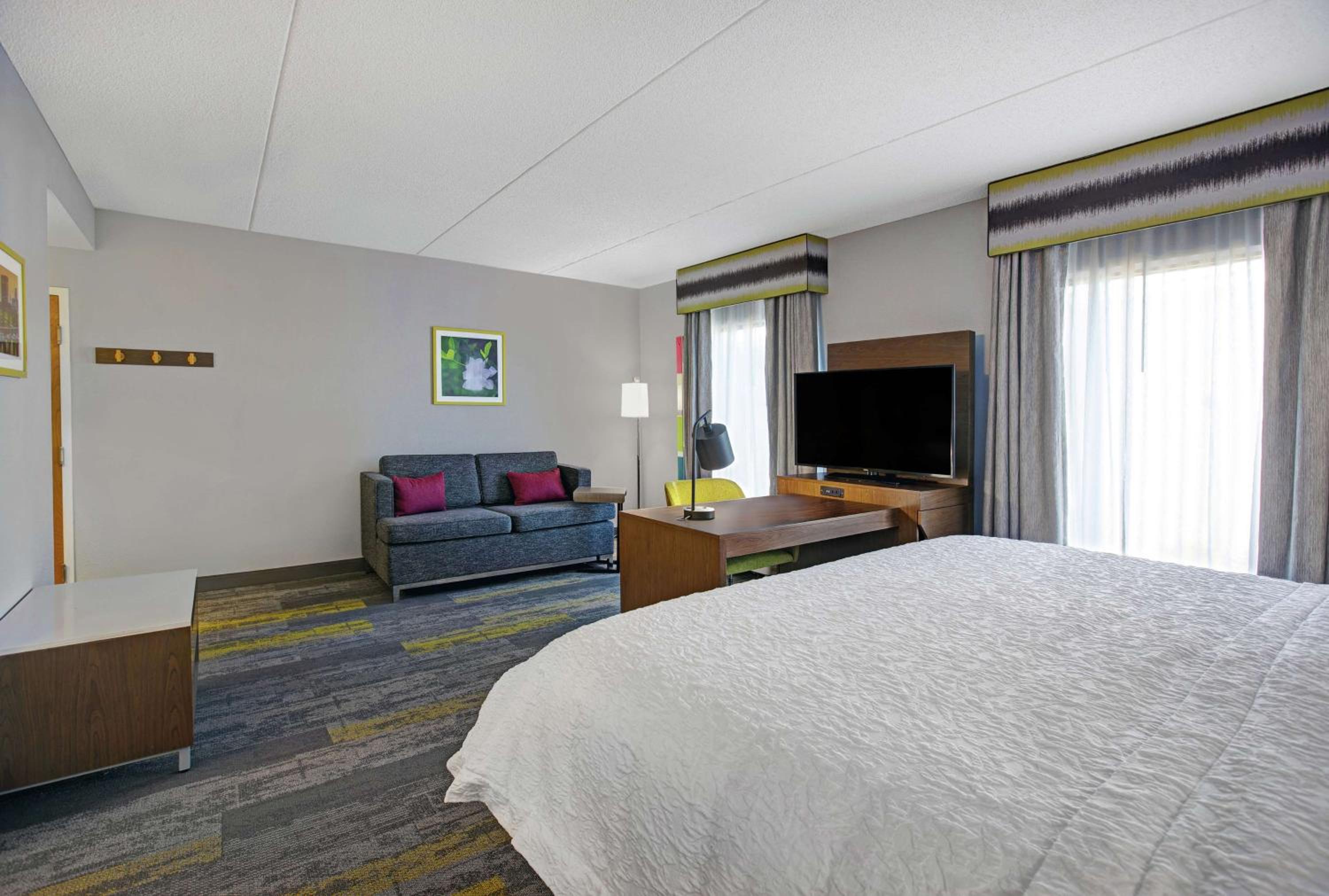 King Studio Suite with Shower - Non-Smoking - Photo 3
