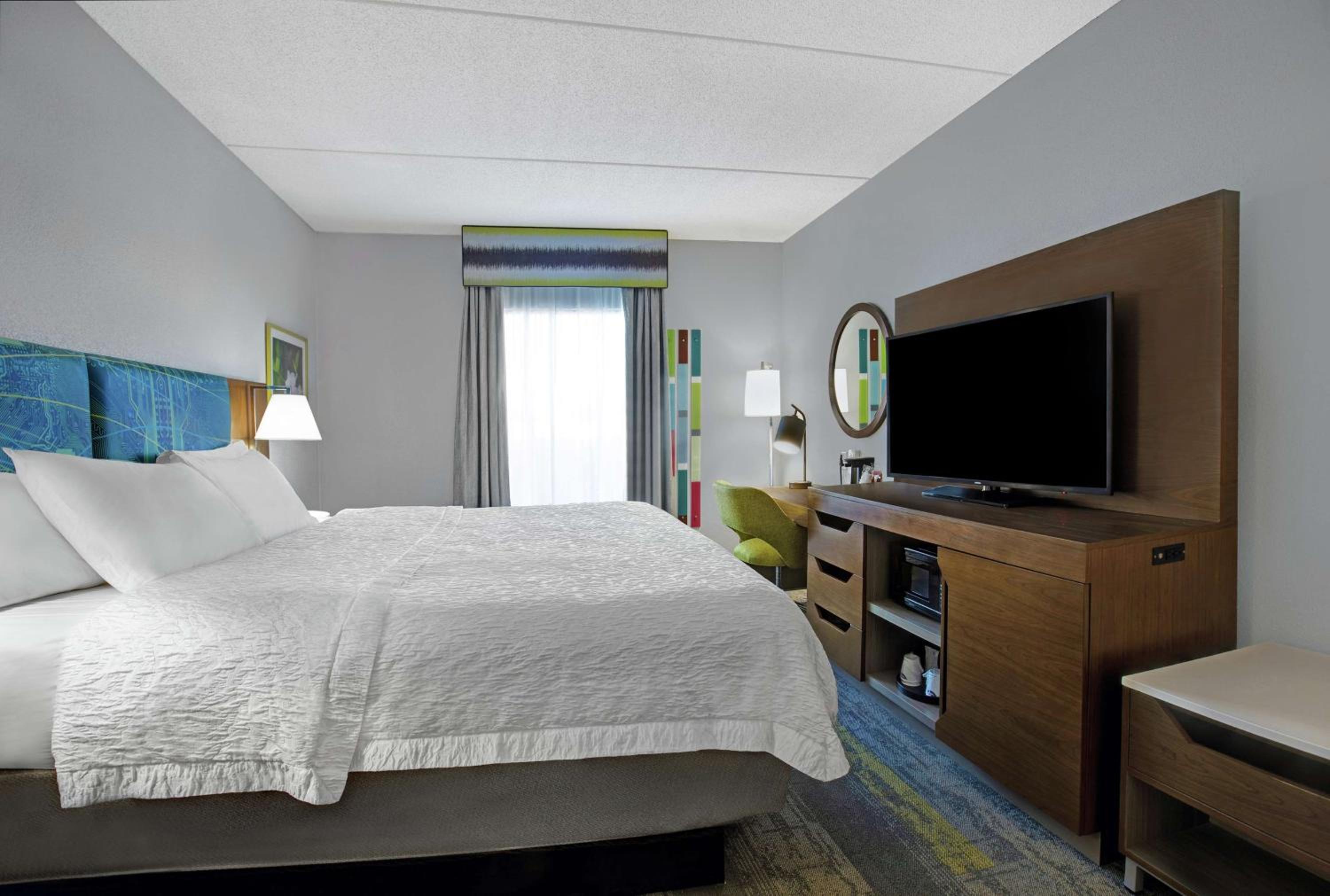 King Room with King Bed - Non-Smoking - Photo 1
