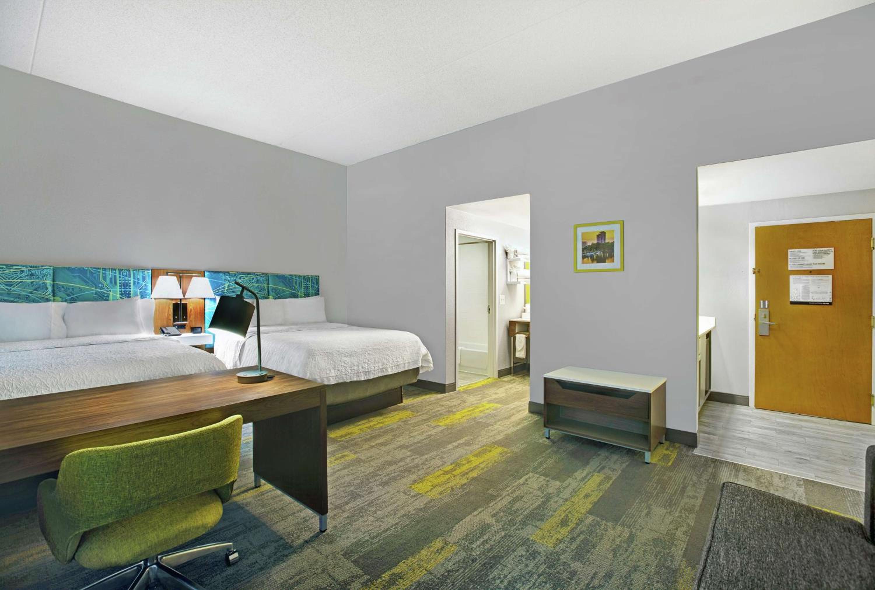 Queen Studio Suite with Two Queen Beds and Sofa Bed - Non-Smoking - Photo 2