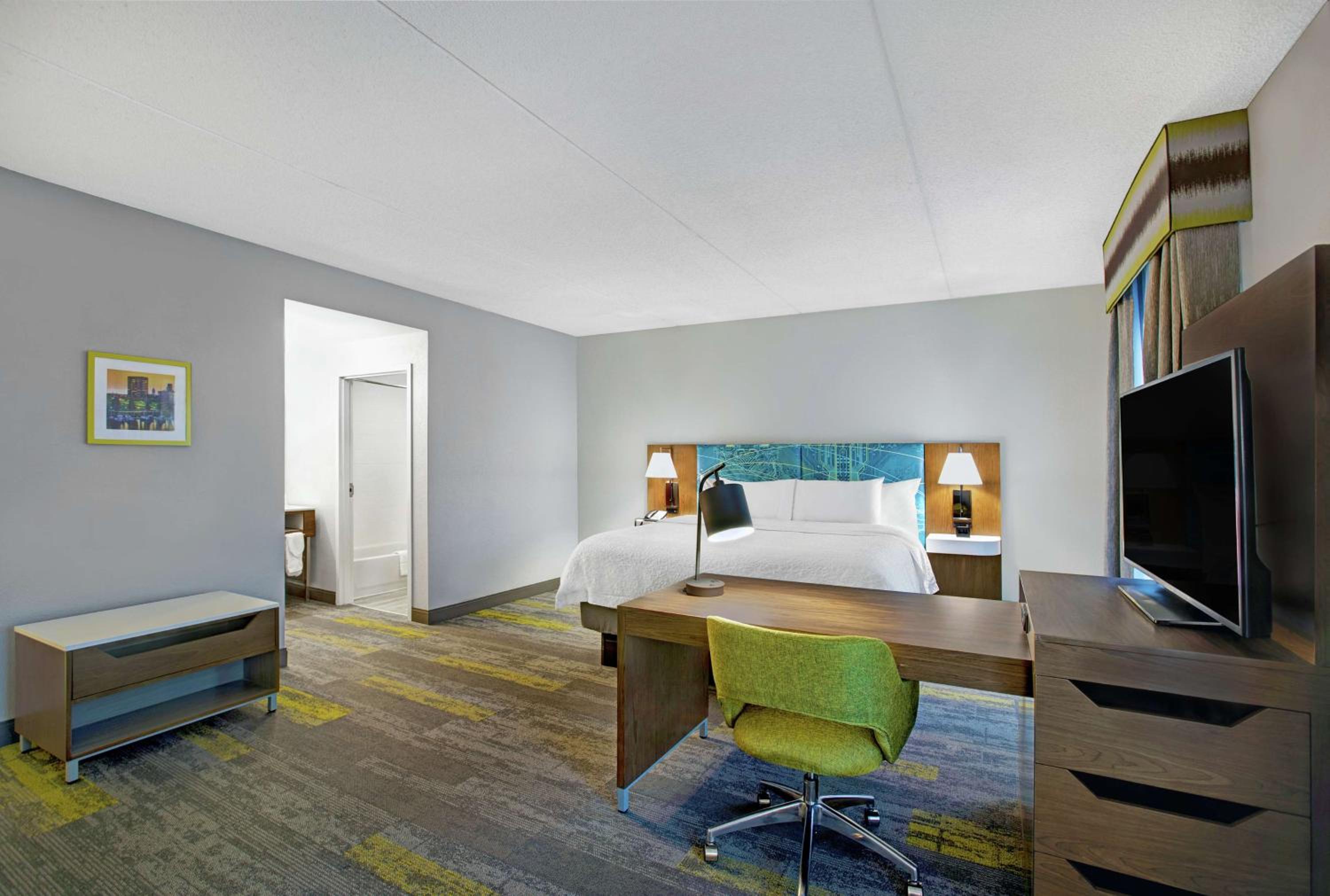 King Studio Suite with Sofa Bed - Non-Smoking - Photo 6