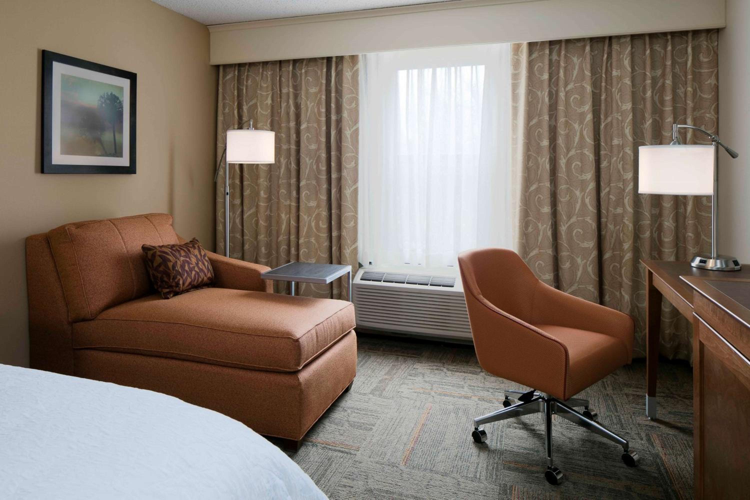 King Room with King Bed - Non-Smoking - Photo 1