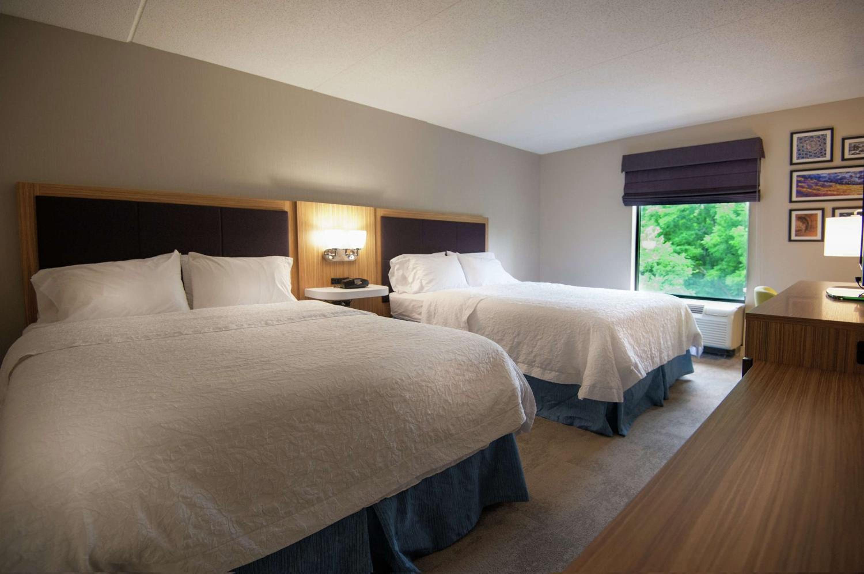 Queen Room with Two Queen Beds - Photo 2