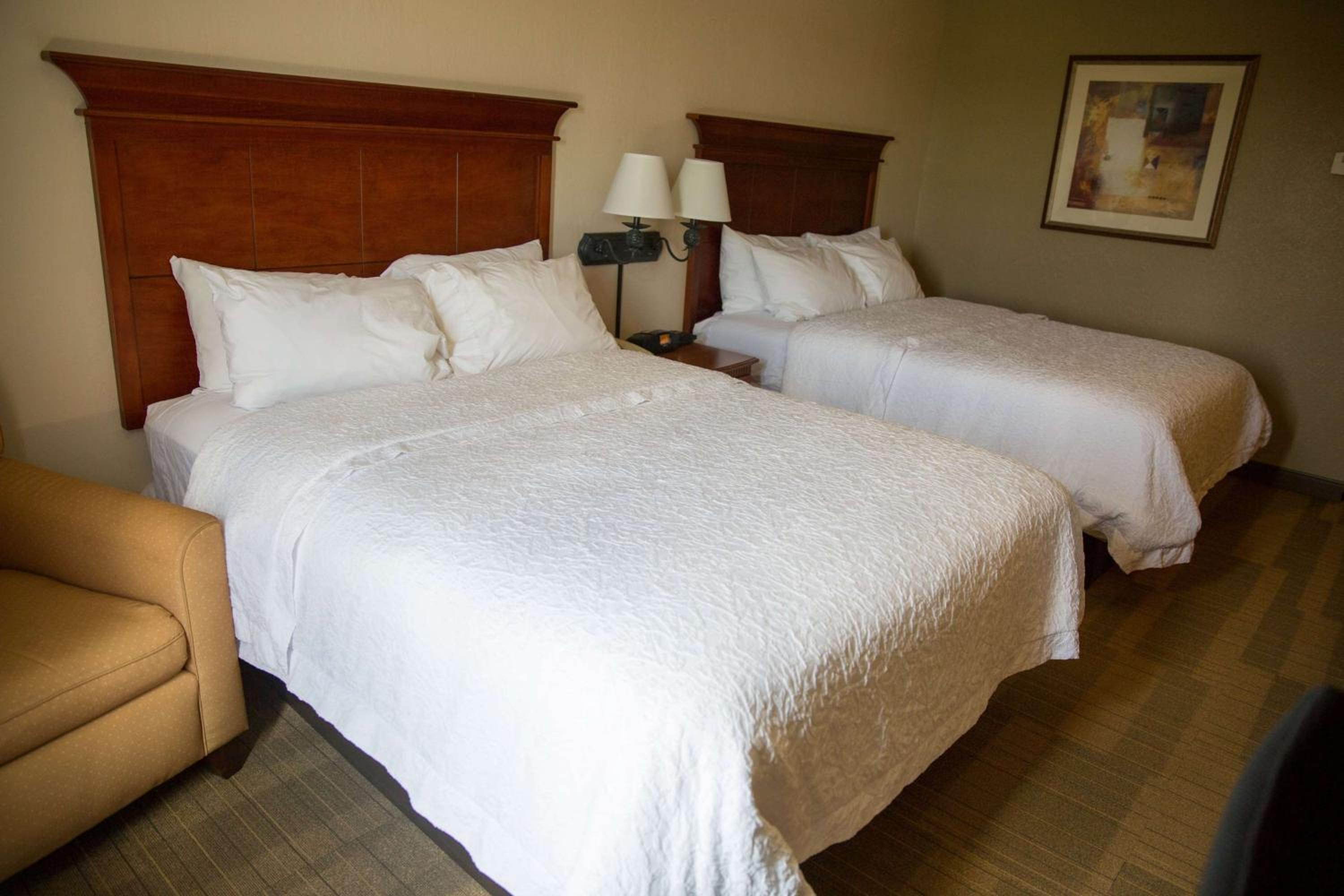 Room with Two Queen Beds - Non-Smoking - Photo 1