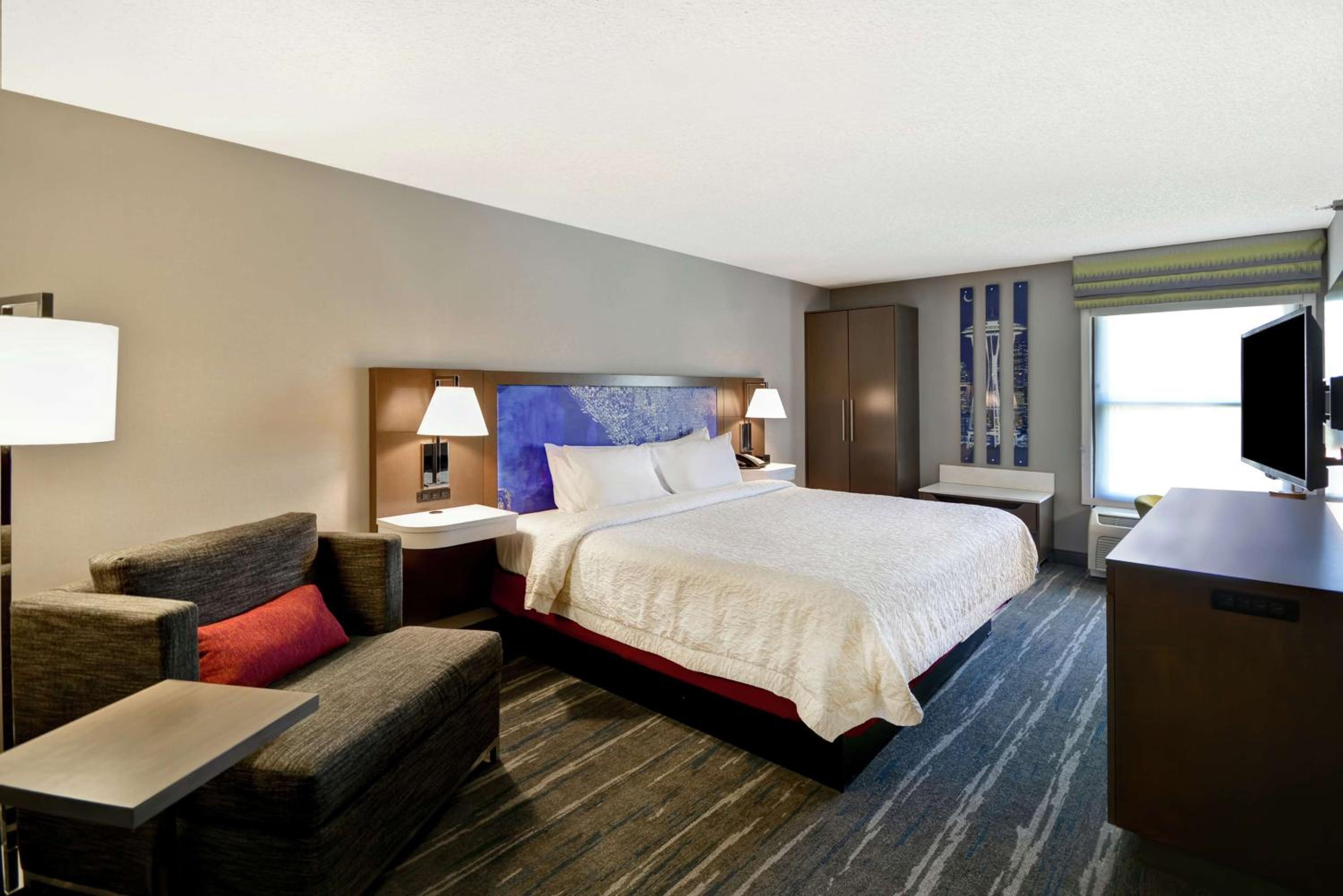 King Room with King Bed - Non-Smoking - Photo 1