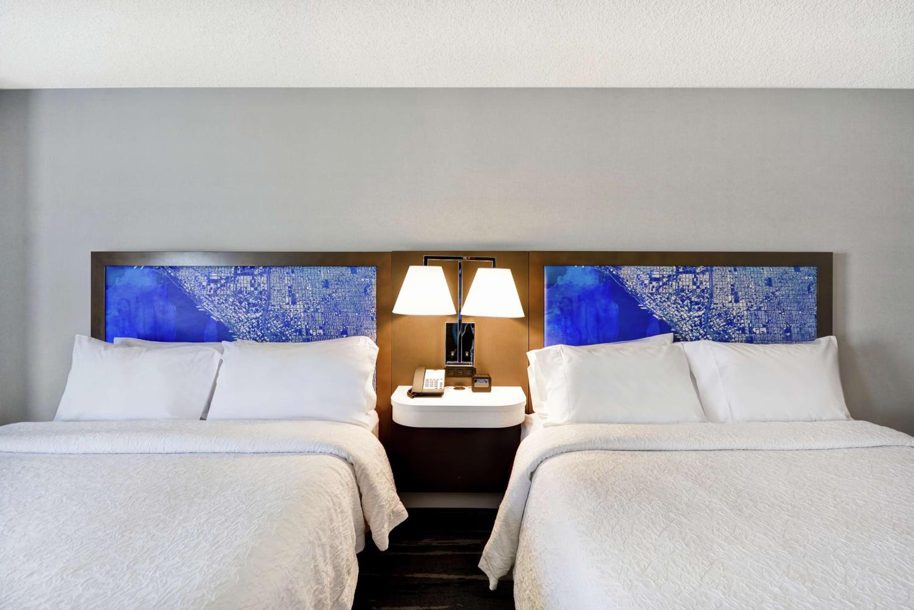 Room with Two Queen Beds - Non-Smoking - Photo 2