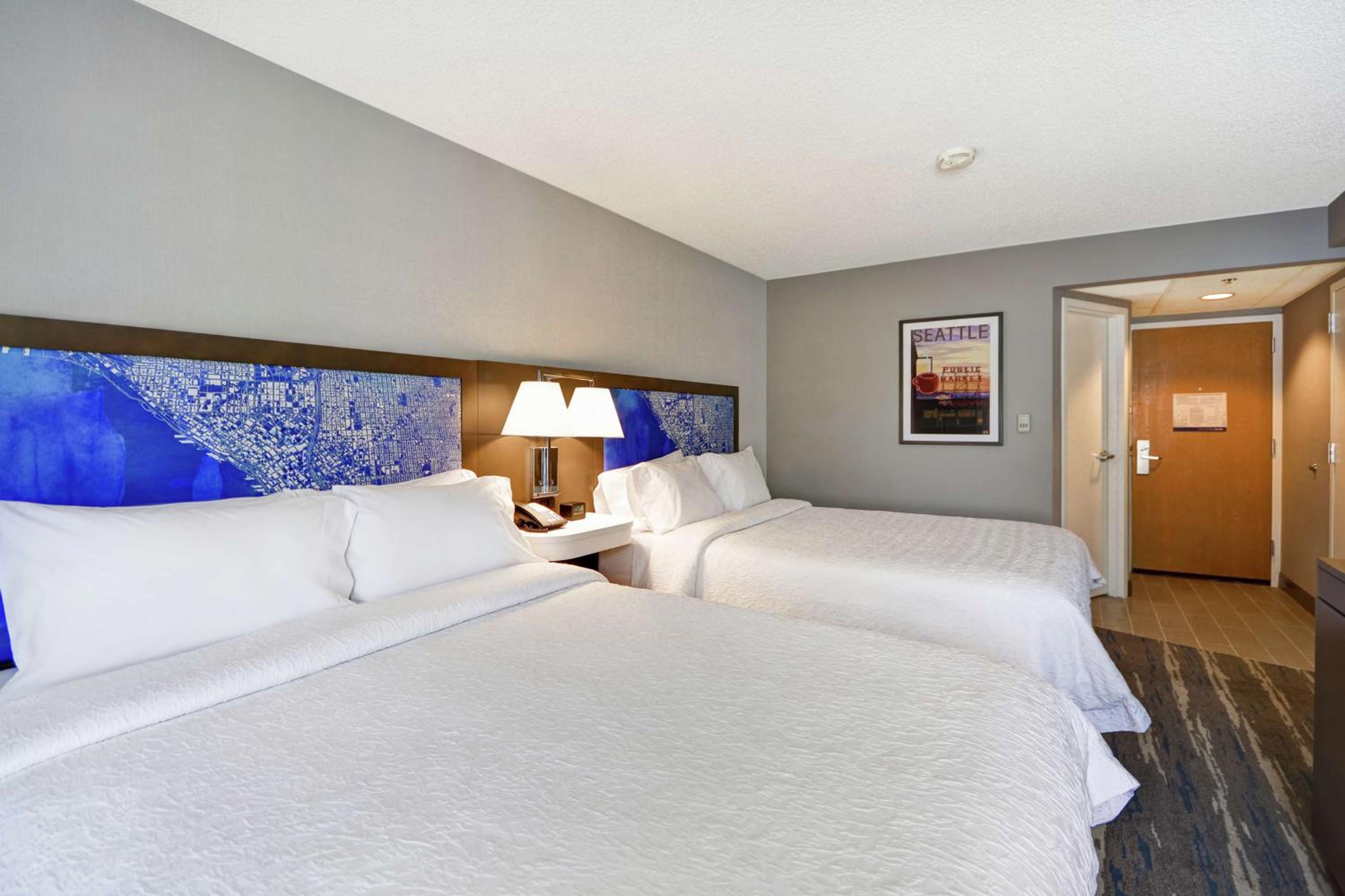 Room with Two Queen Beds - Non-Smoking - Photo 3