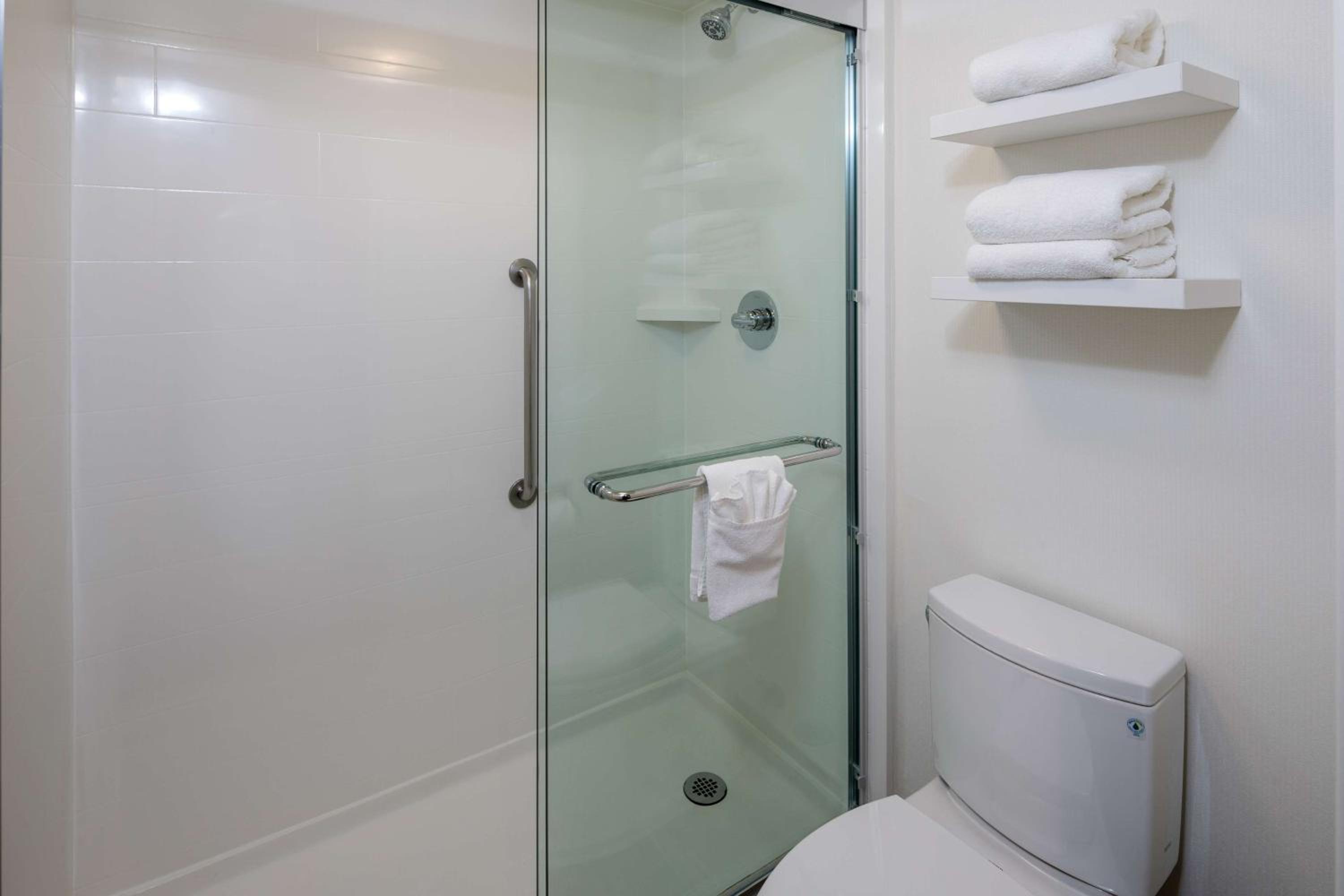 Deluxe Queen Room with Two Queen Beds - Non-Smoking