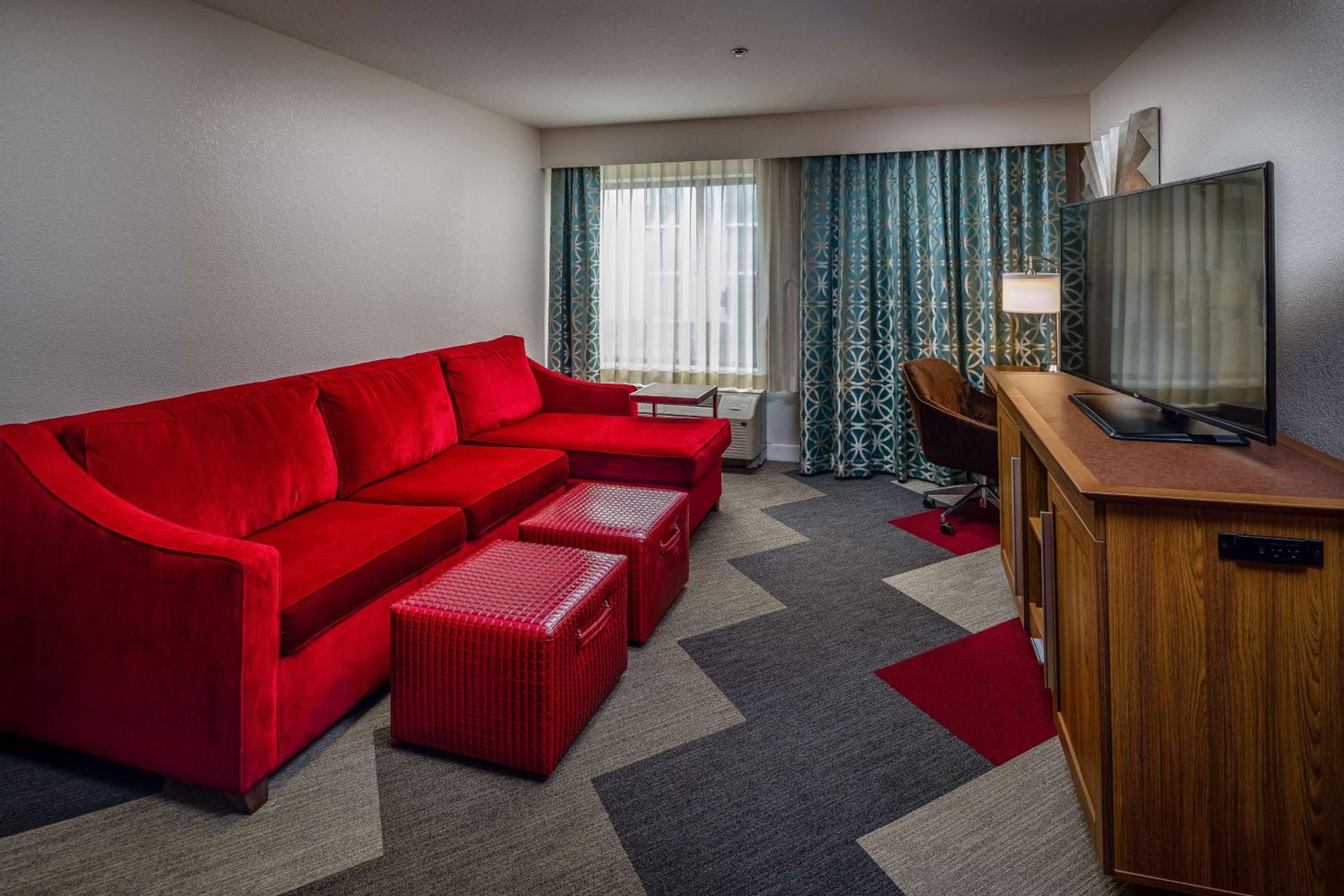 One-Bedroom King Suite - Non-Smoking
