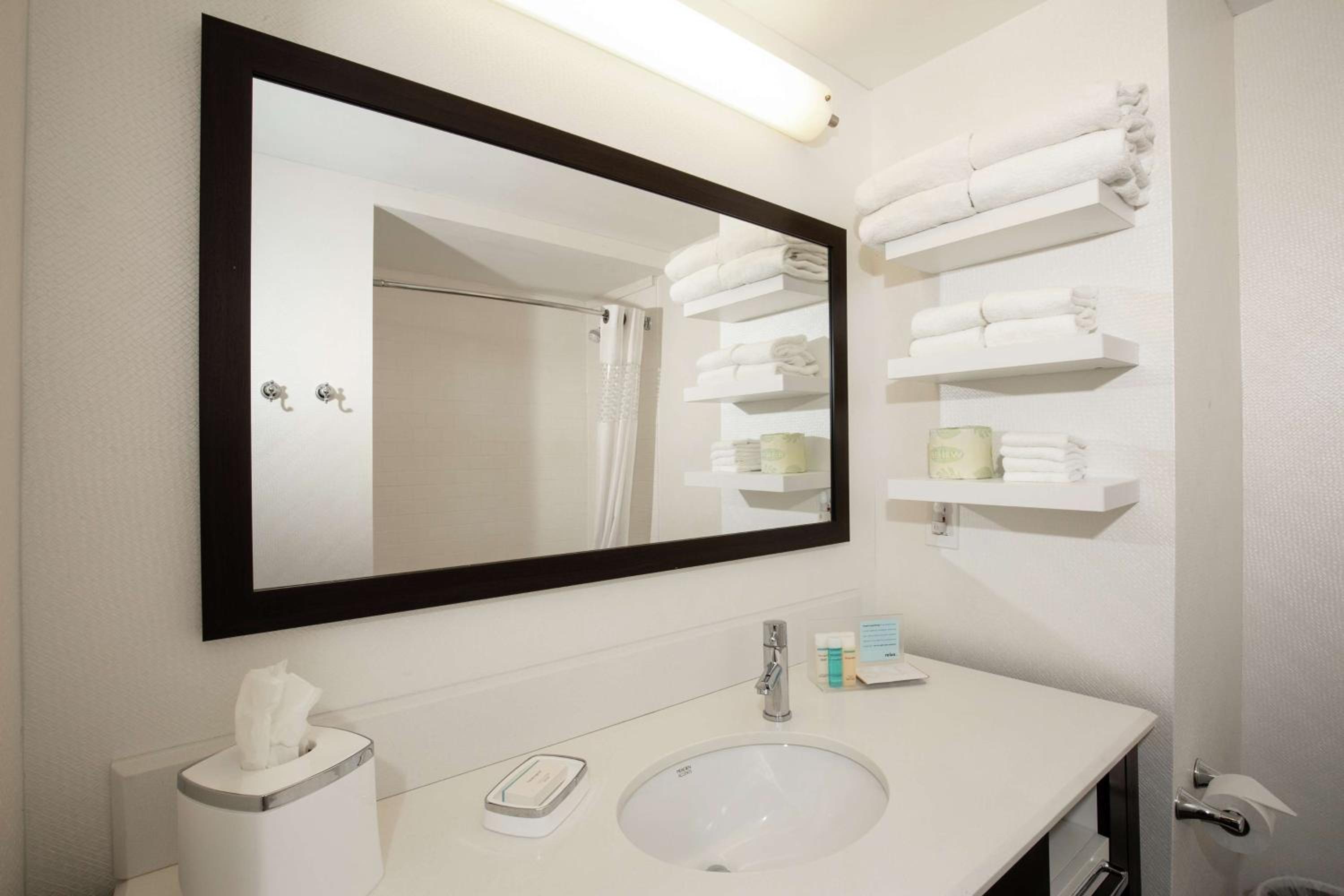 Room with Two Queen Beds - Non-Smoking - Photo 2