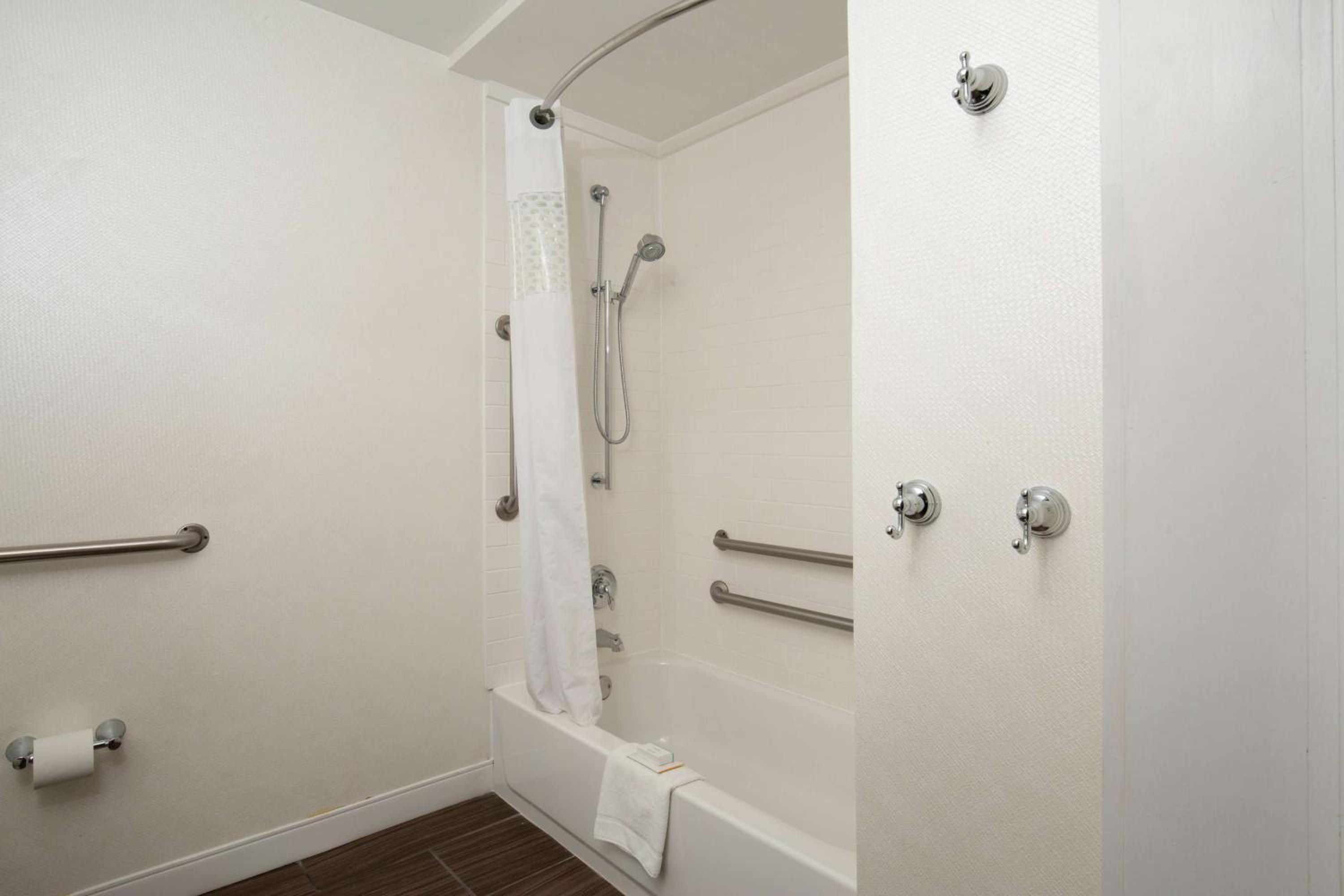 King Room - Mobility Access/Non-Smoking - Photo 1