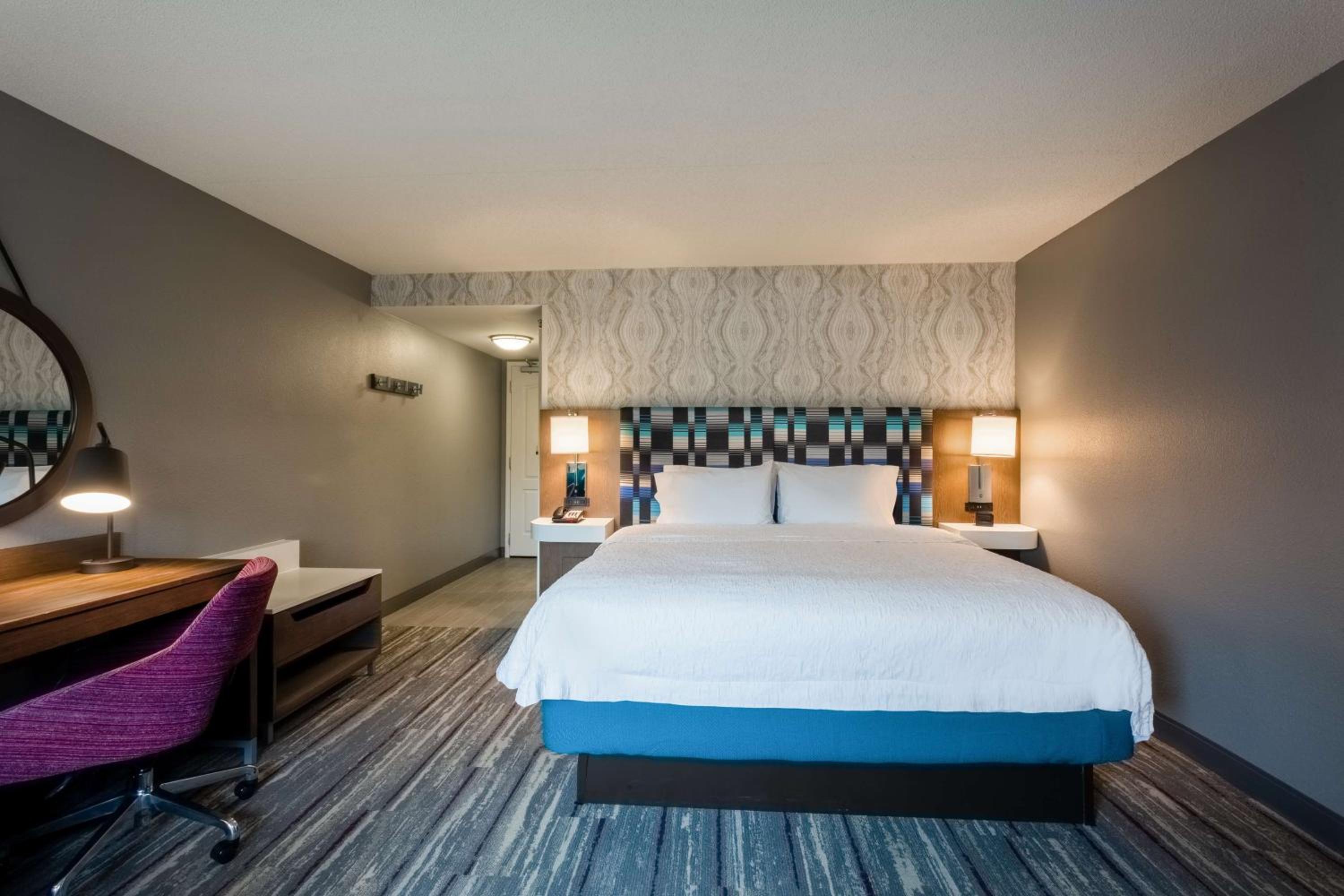 King Room with King Bed - Non-Smoking - Photo 1