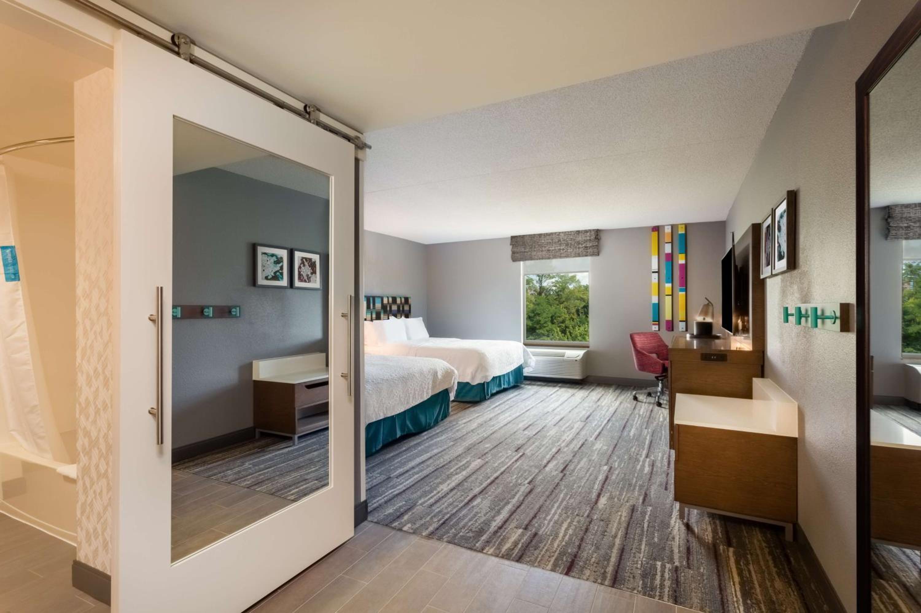 Queen Room with Two Queen Beds - Mobility and Hearing Access/Non-Smoking photo 1