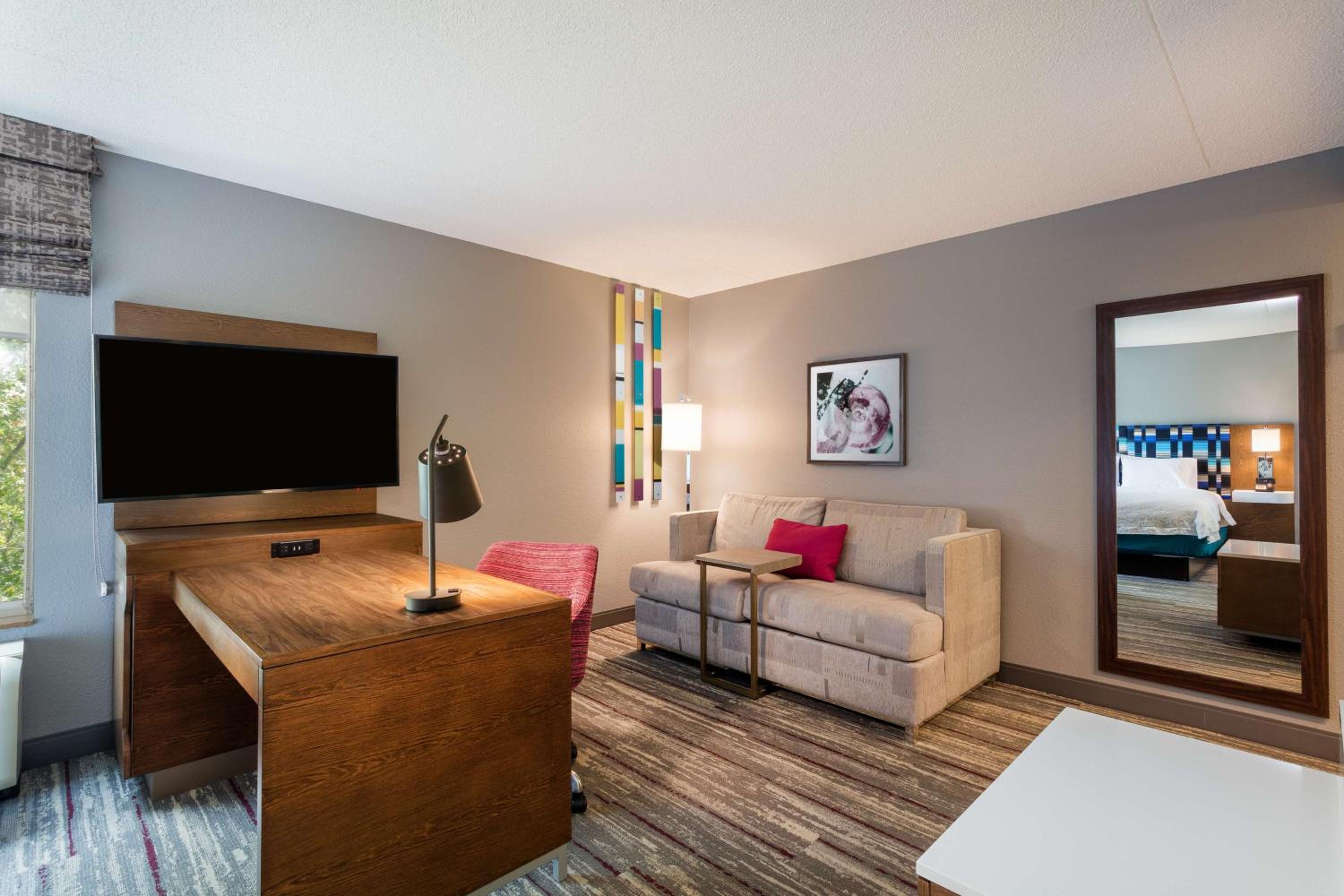 King Studio Suite - Non-Smoking - Photo 2