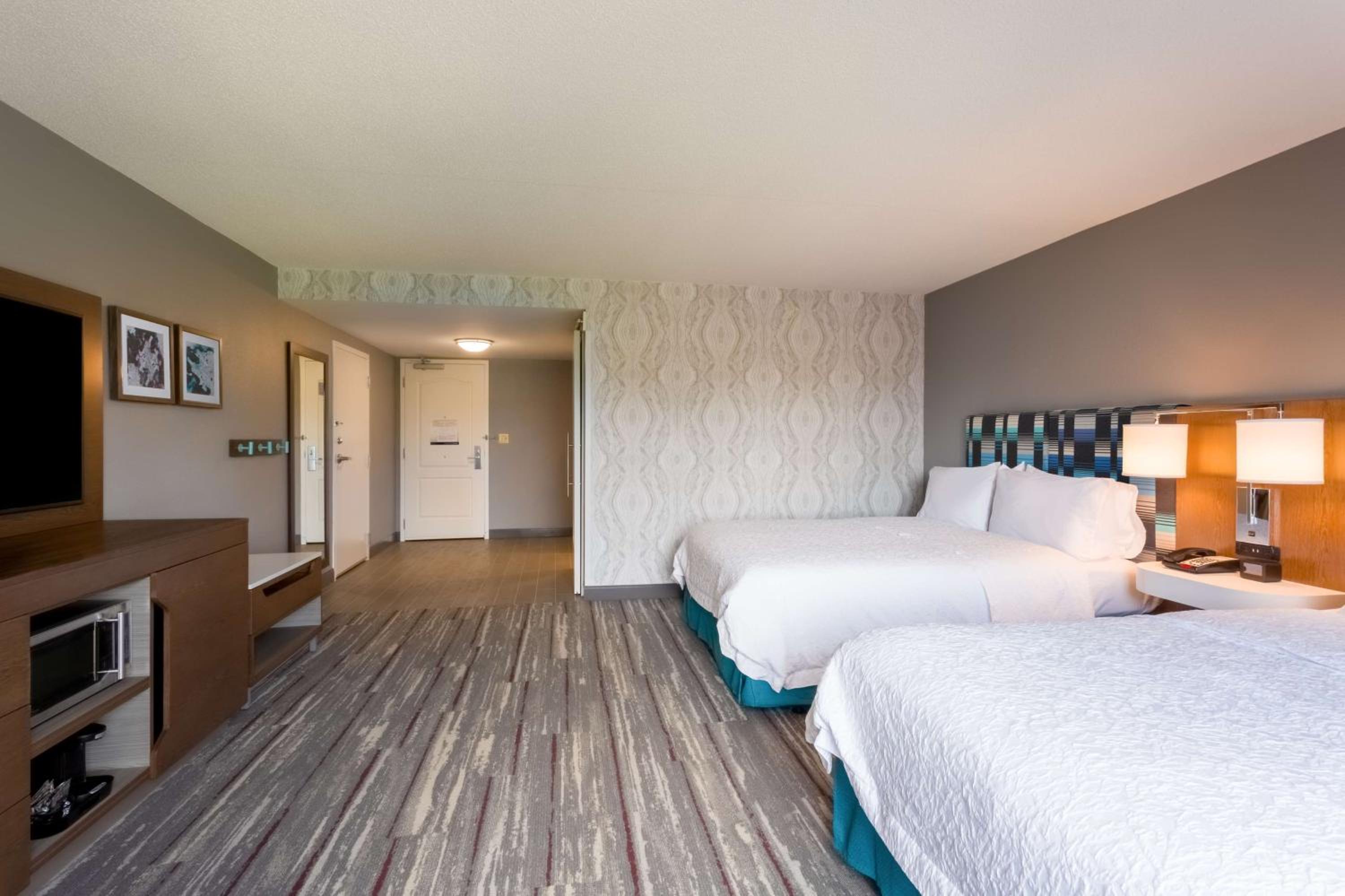 Queen Room with Two Queen Beds - Mobility and Hearing Access/Non-Smoking photo 2