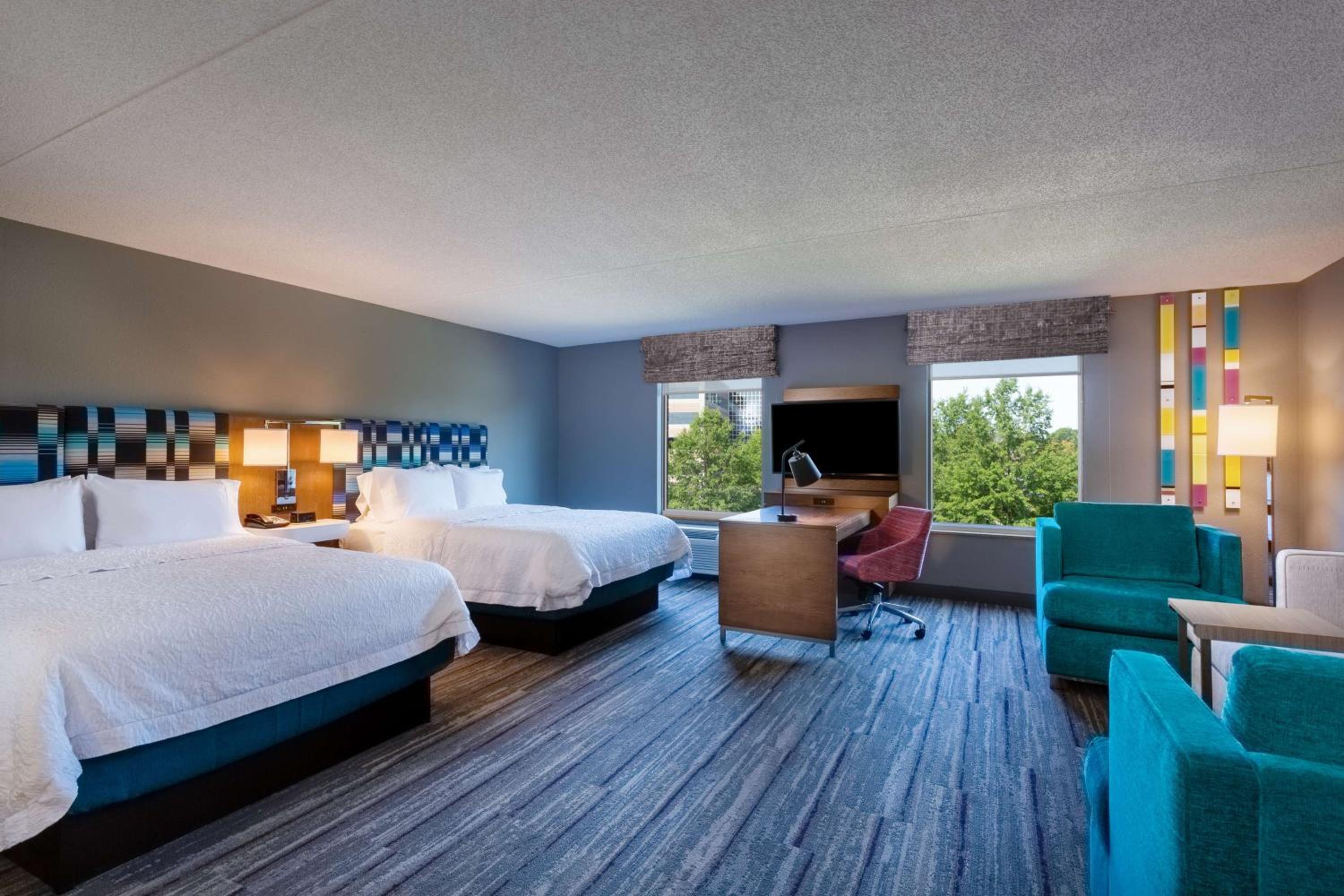 Queen Studio Suite with Two Queen Beds - Non-Smoking - Photo 2