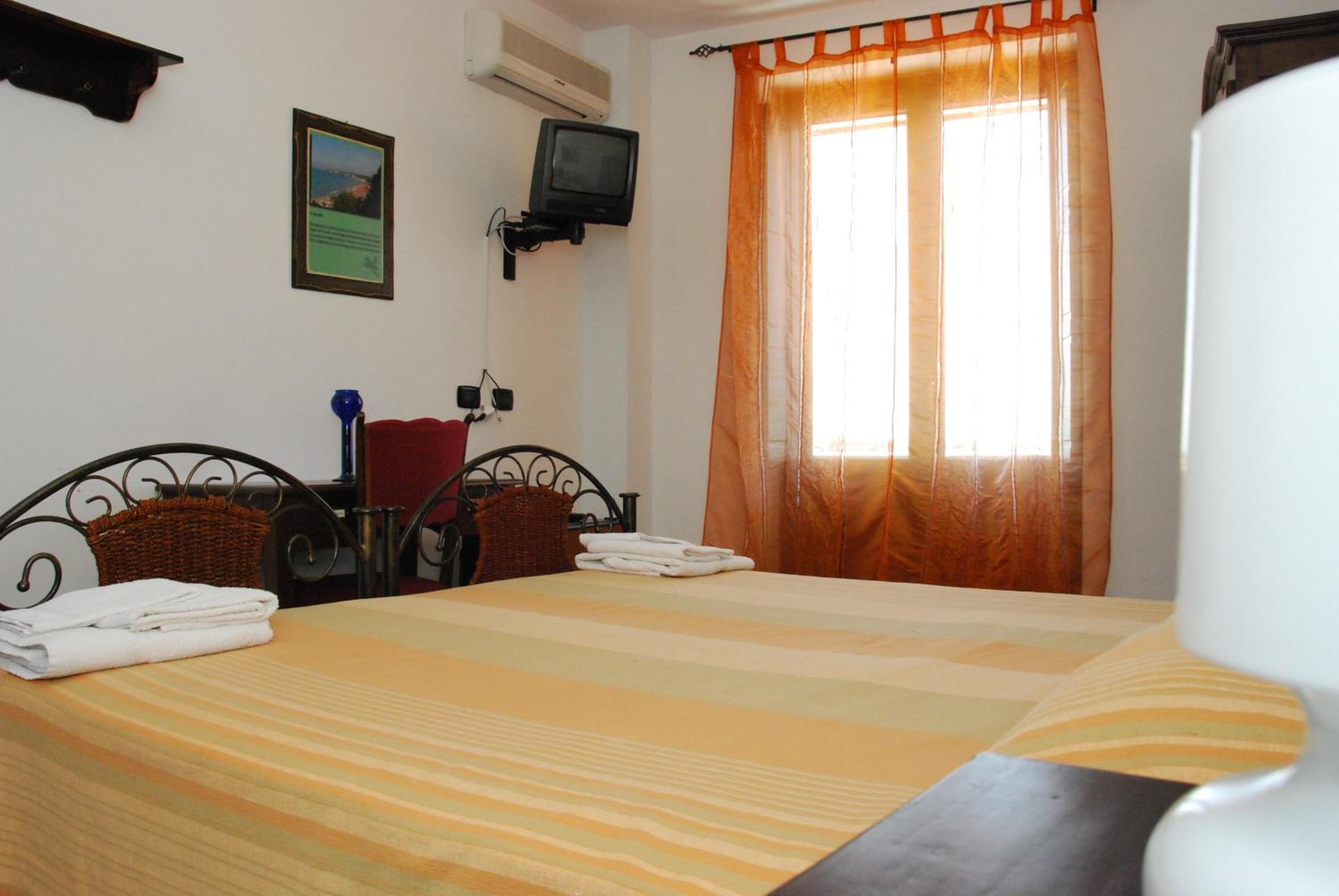 Deluxe Double or Twin Room photo 1