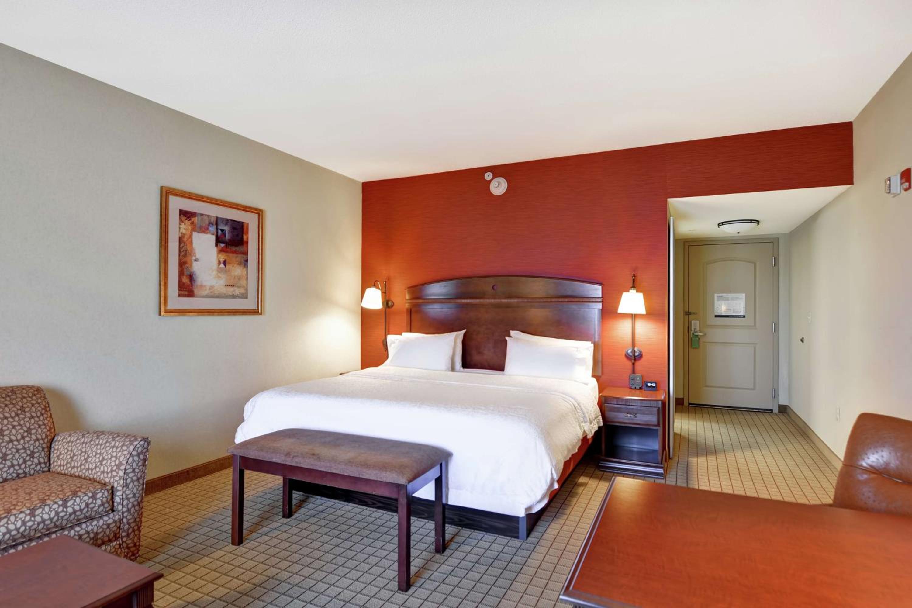 King Room with Sofa Bed - Hearing Accessible/Non-Smoking - Photo 4