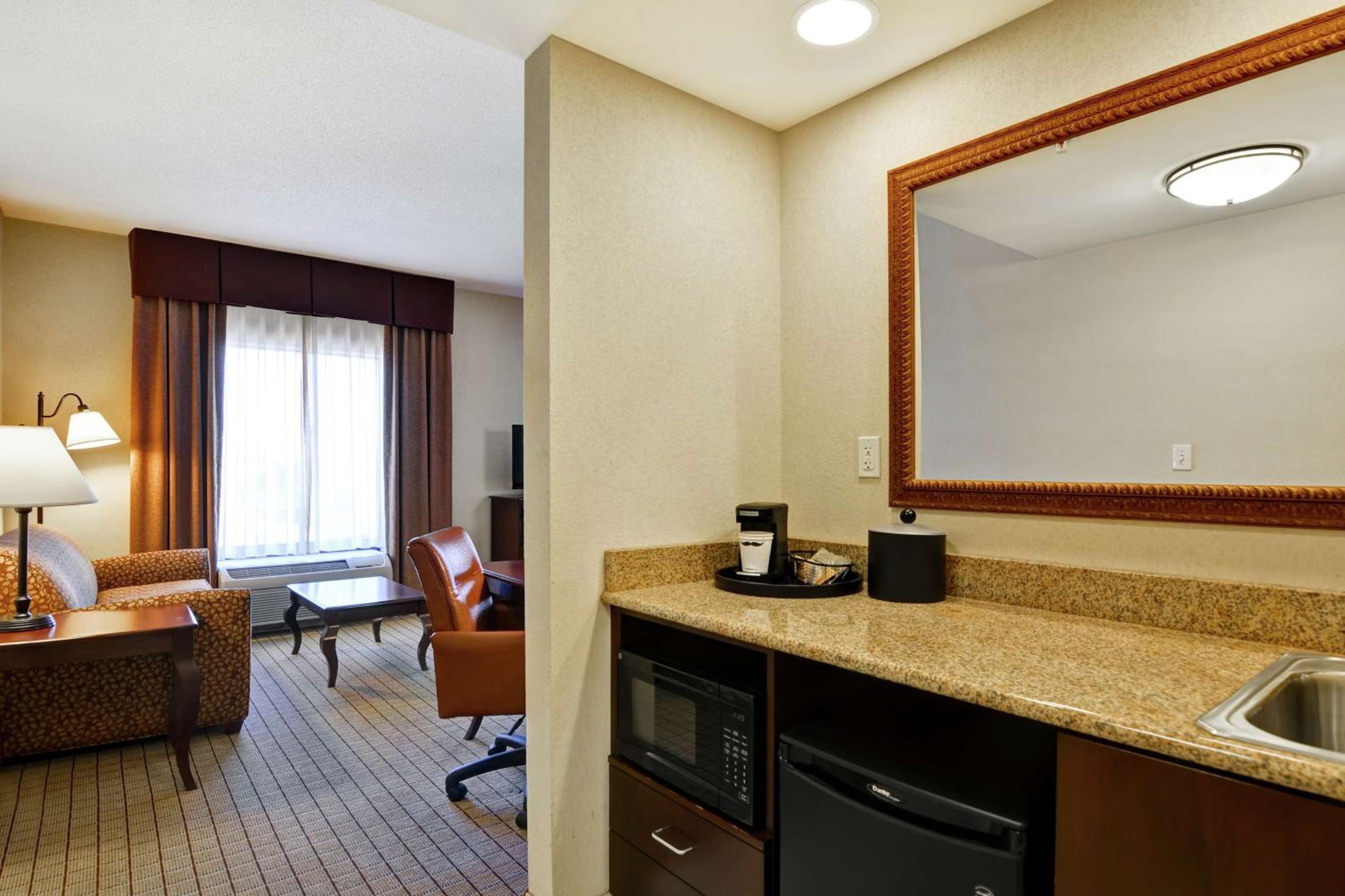 King Studio Suite - Non-Smoking - Photo 5