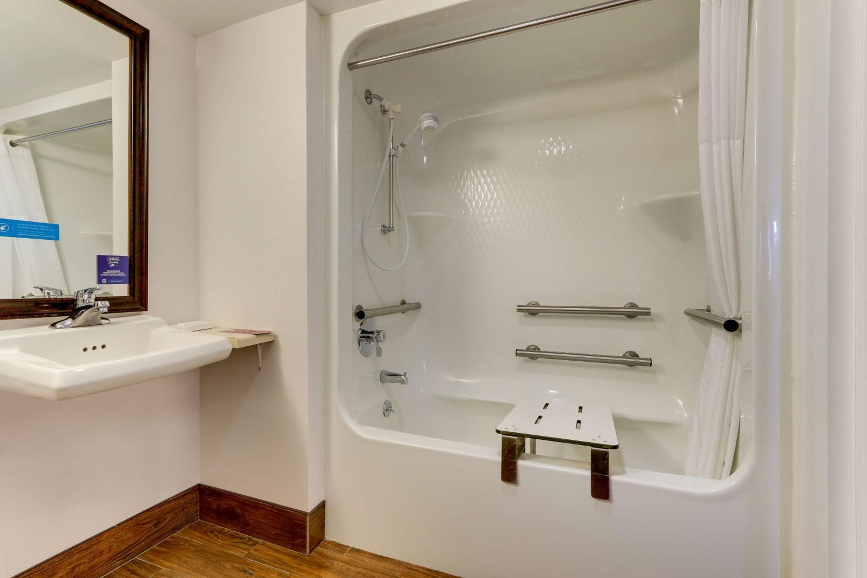 King Room - Mobility Access/Non-Smoking - Photo 2