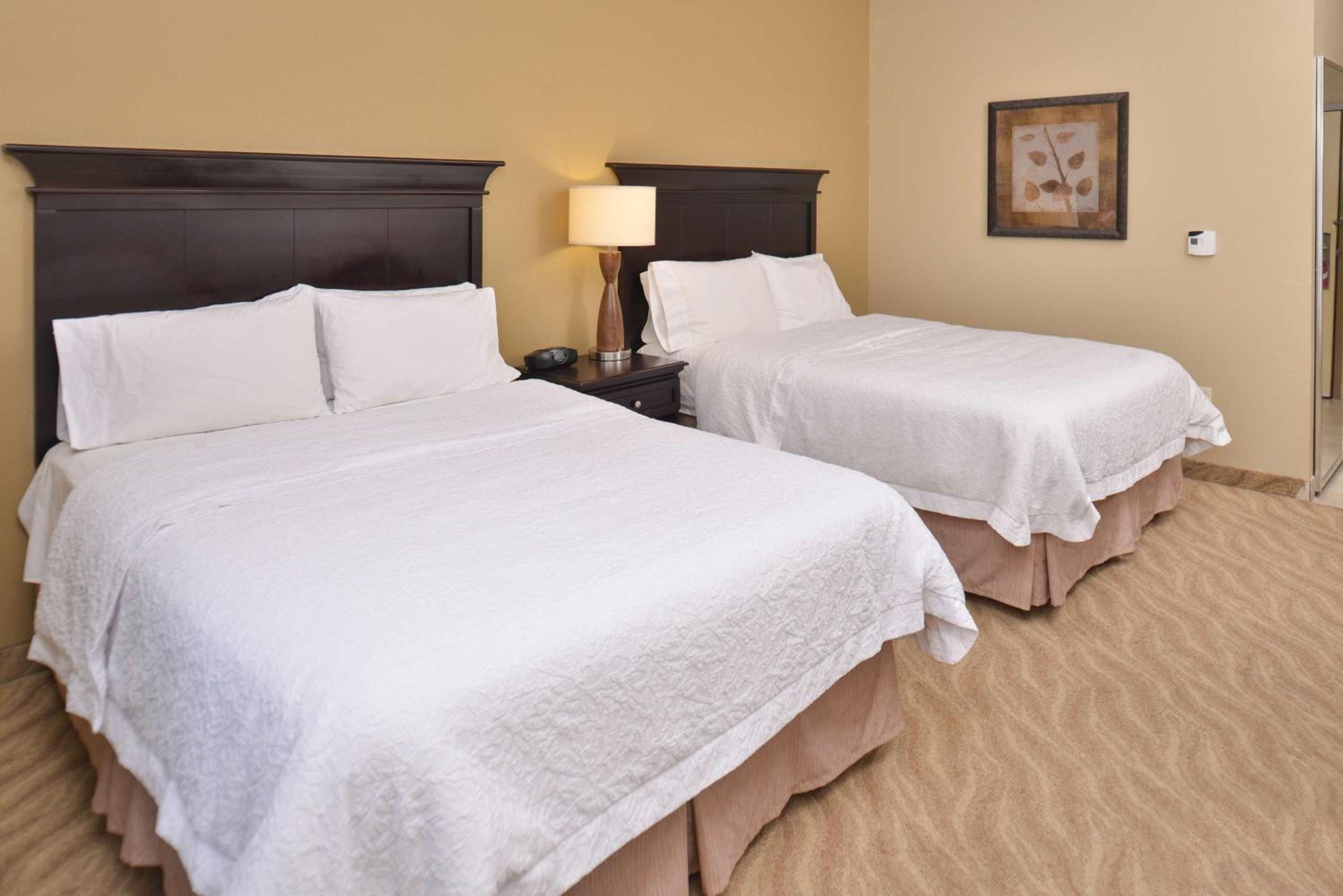 Queen Room with Two Queen Beds - Non-Smoking - Photo 1