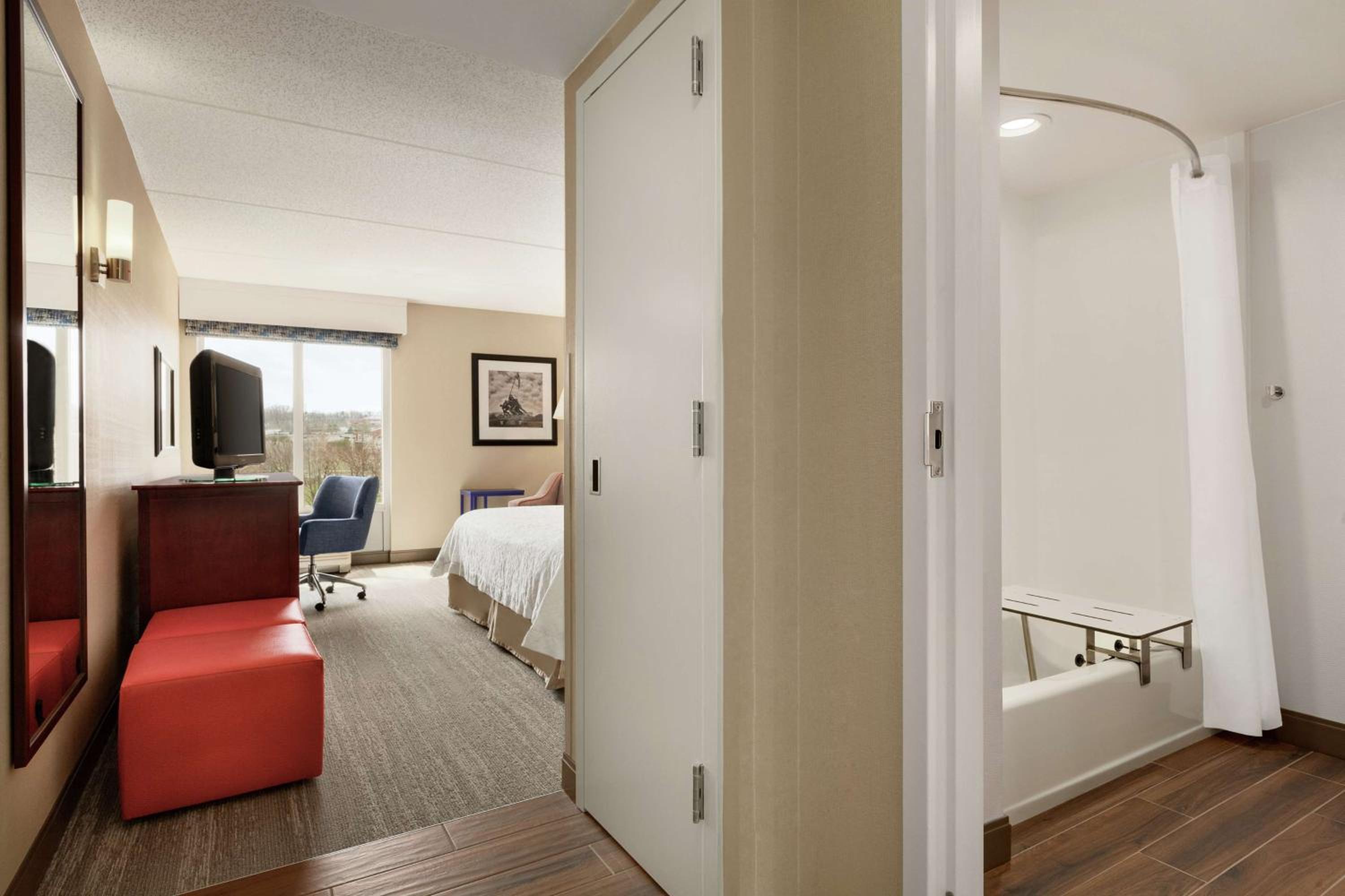 King Room - Hearing Access/Non-Smoking - Photo 2