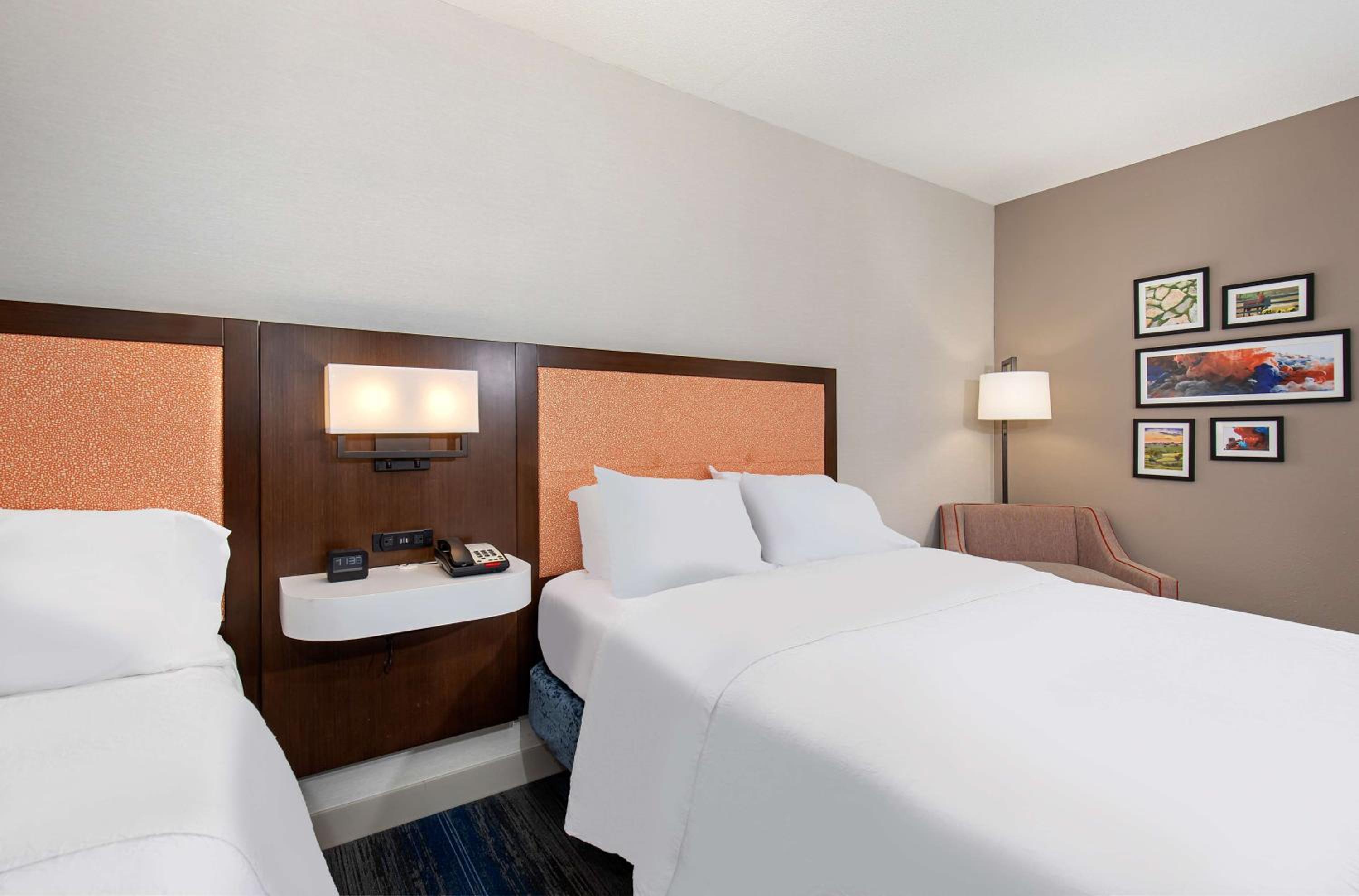 Room with Two Queen Beds - Non-Smoking photo 2