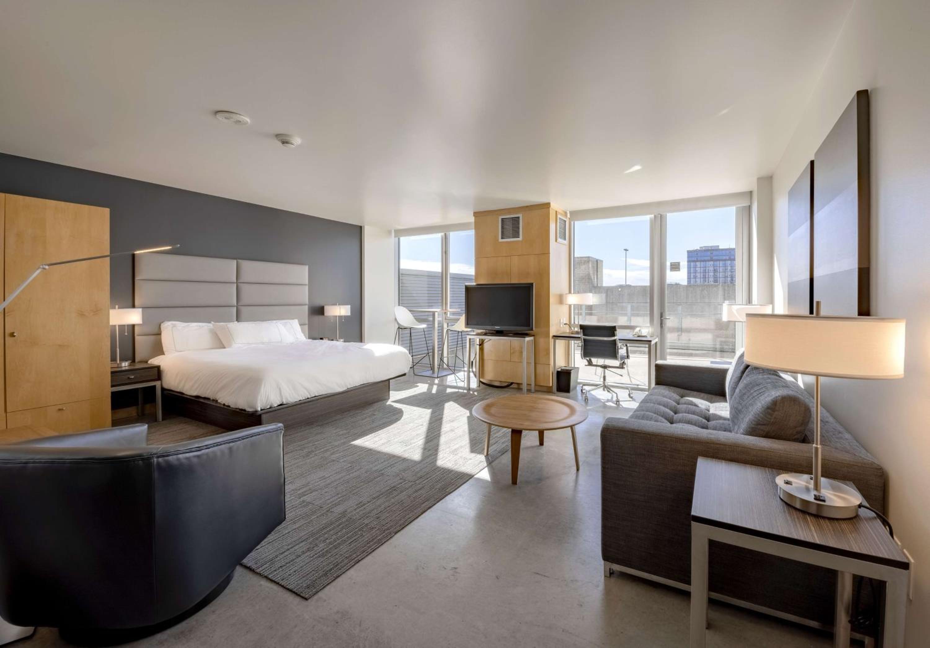 King Room with Kitchenette and Balcony photo 1